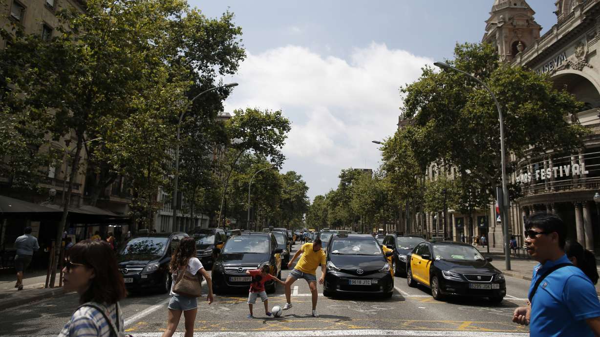 Cabs in Spain end strike over Uber-like ride-hailing apps