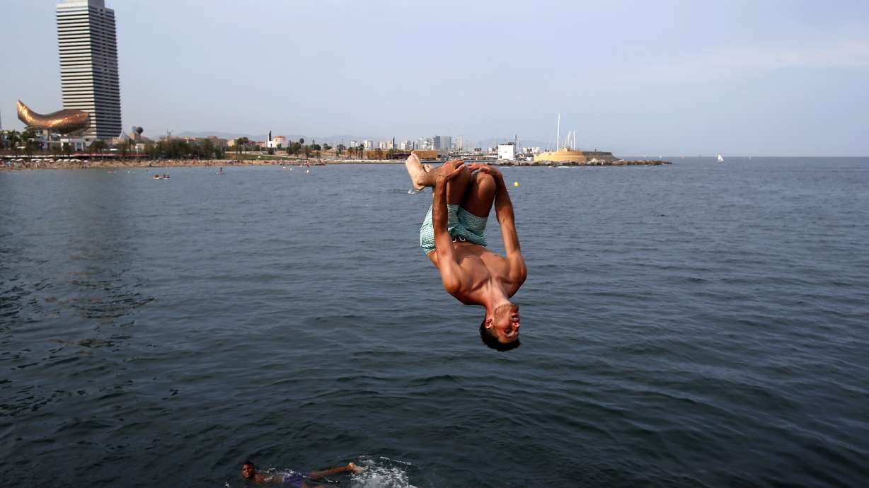 Hot African air brings scorching heat, dust to Europe