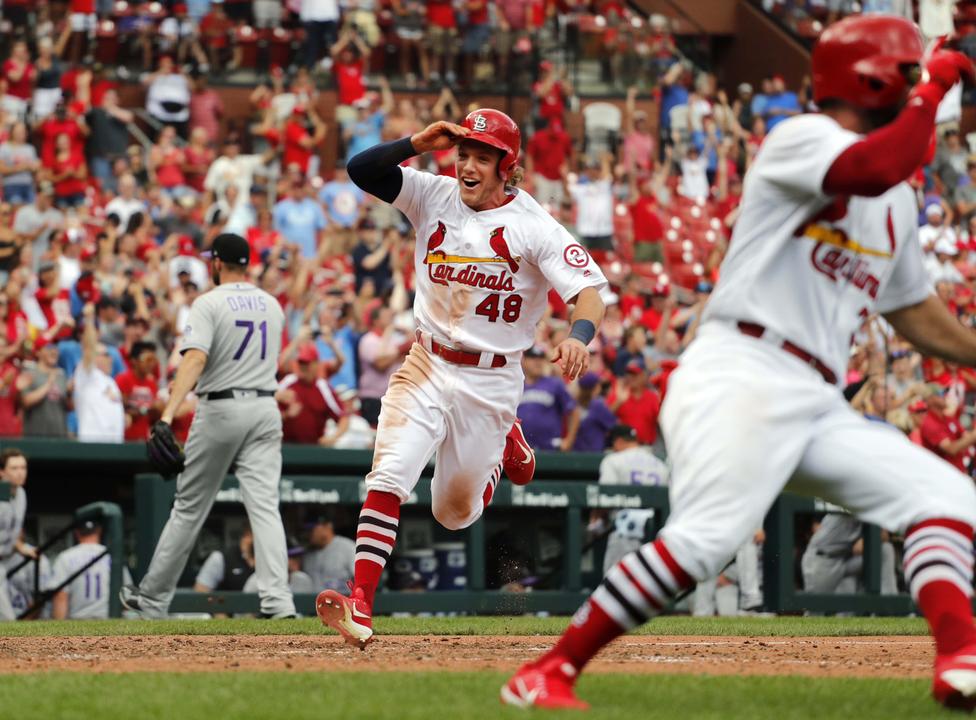 Martinez's single lifts Cardinals over Rockies 3-2