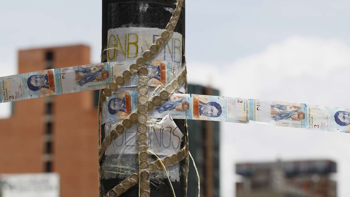 Venezuela to relax currency controls amid economic crisis