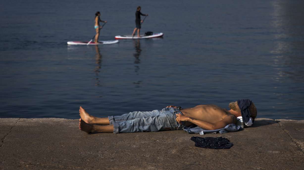 The Latest: Hundreds of workers battle Portuguese wildfire