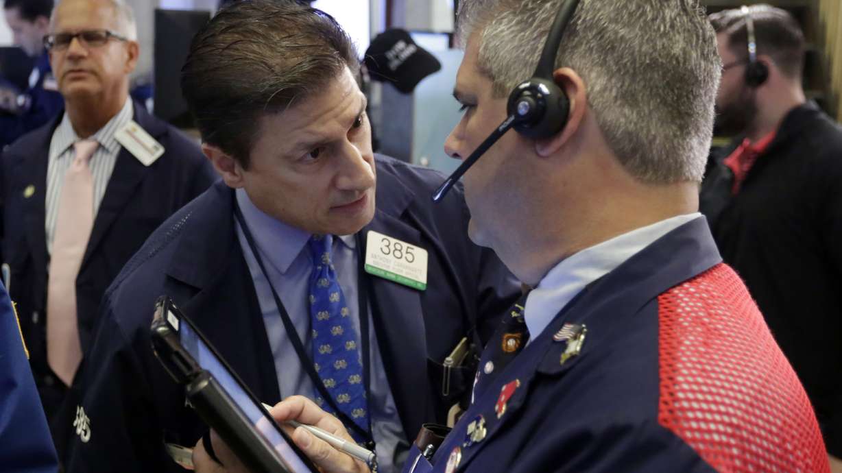 US stocks rise as companies that pay big dividends surge