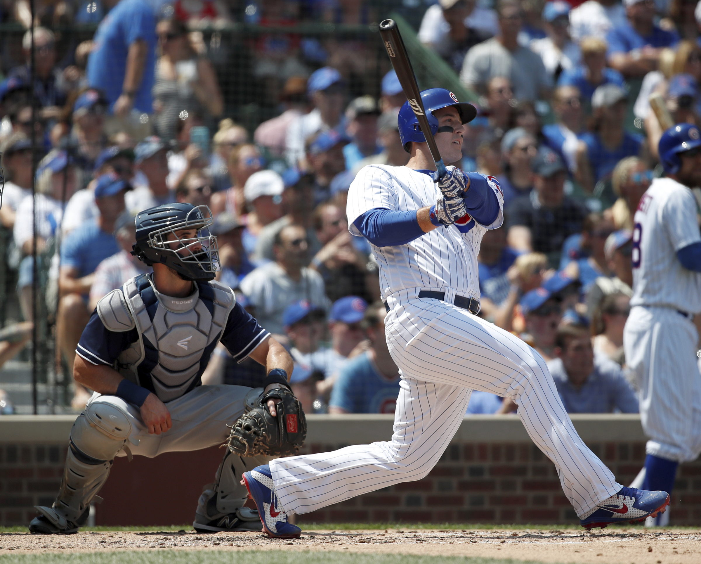 Schwarber, Rizzo homer, Cubs hold off Padres 5-4