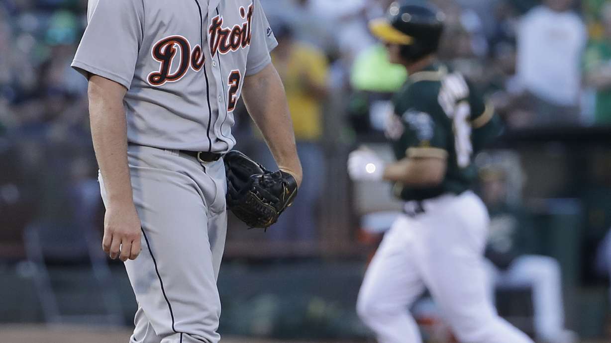 Davis hits 30th home run to help A's edge Tigers 2-1