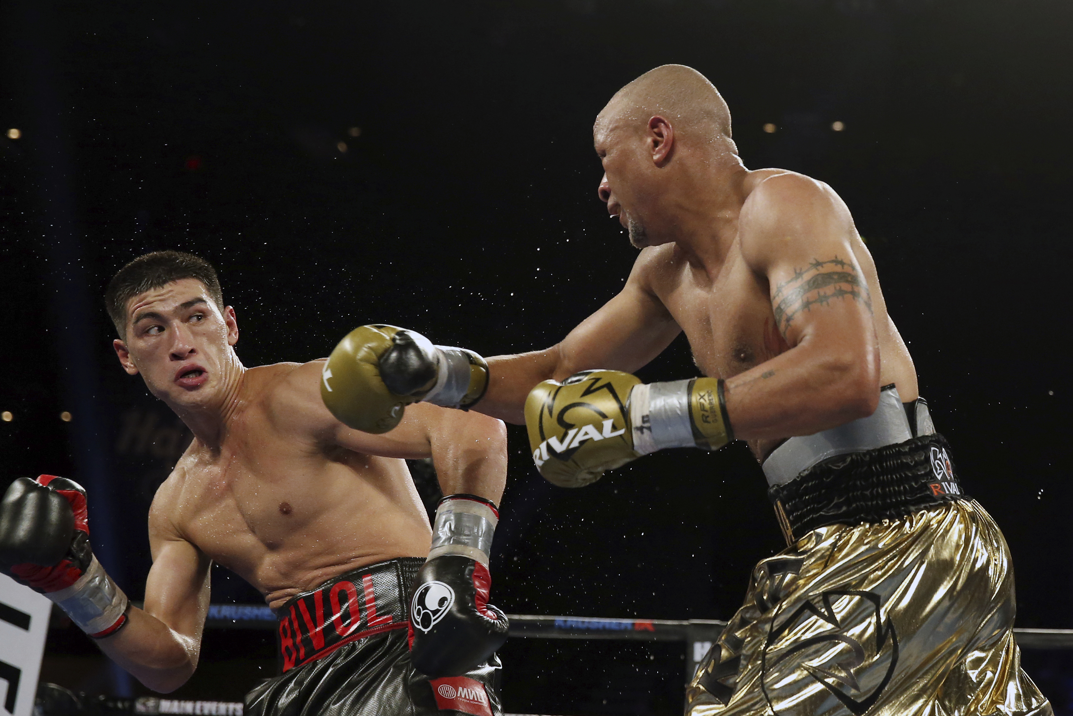 Alvarez KO's Kovalev to win 175-pound title in AC