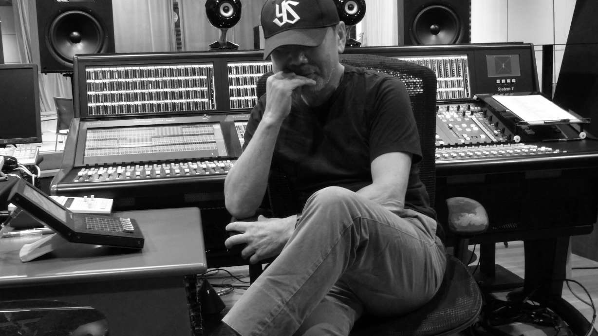 Author Murakami talks music, running, novels on radio show