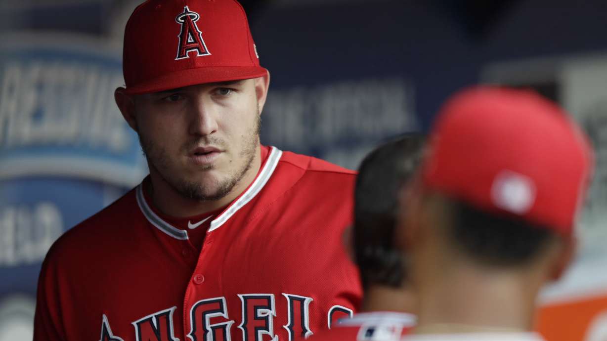 Angels star Trout out 4th straight game with sore wrist