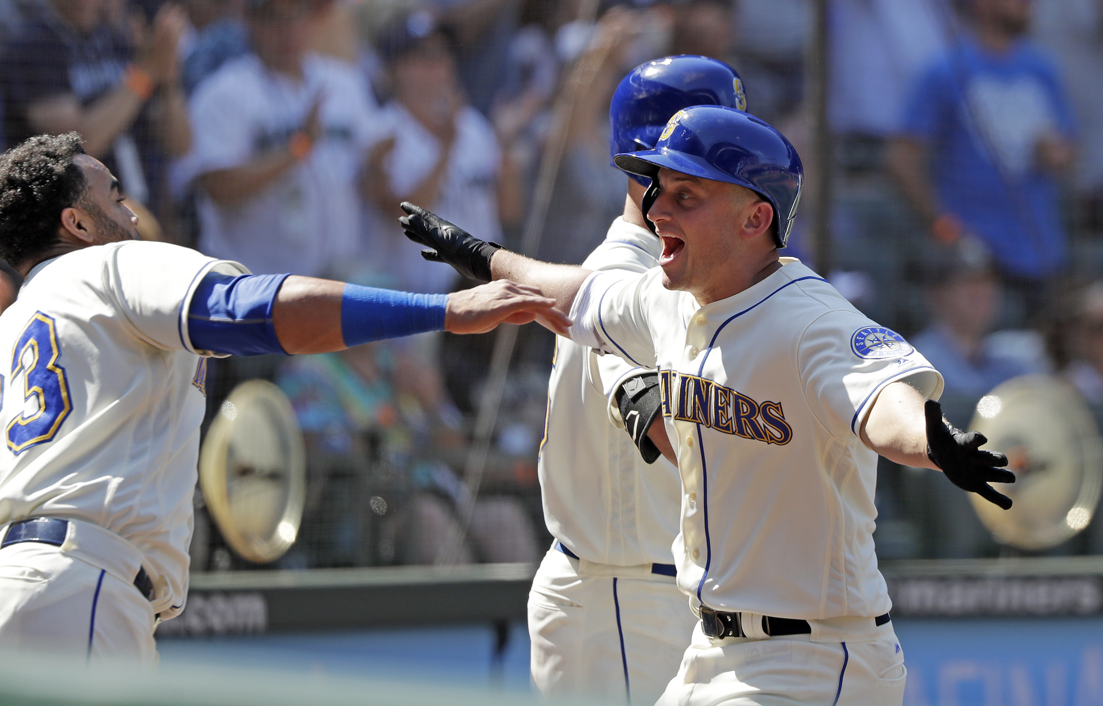 Seager and Cruz power Mariners to 6-3 win over Blue Jays