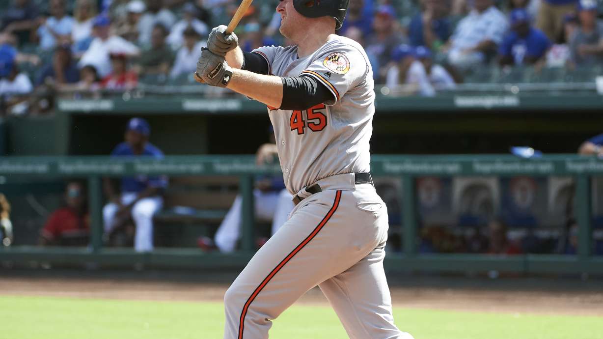 Trumbo homers twice, drives in 5 as Orioles beat Rangers 9-6