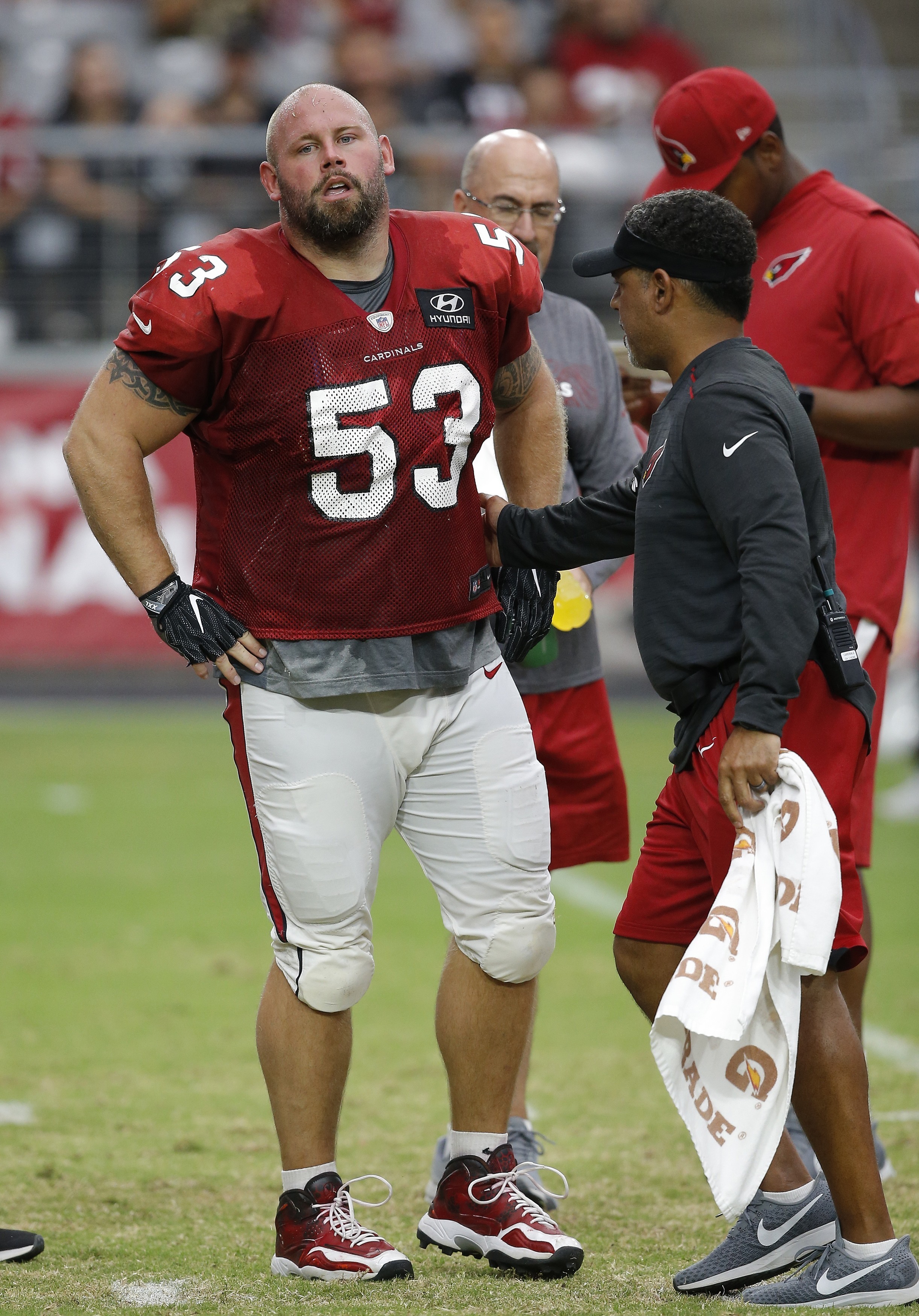 Cardinals center Shipley tears ACL, rookie Cole replaces him