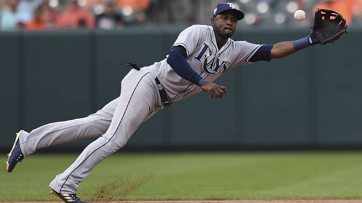 Rays trade Hechavarria to Pirates for minor league pitcher