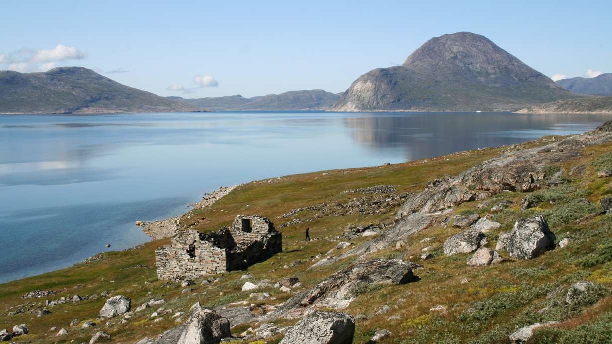 Walrus bones provide clues to fate of lost Viking colony