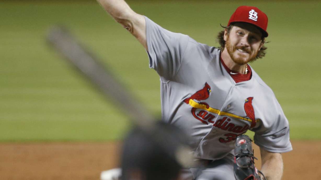 Carpenter's home run in 8th send Cardinals over Marlins 3-2