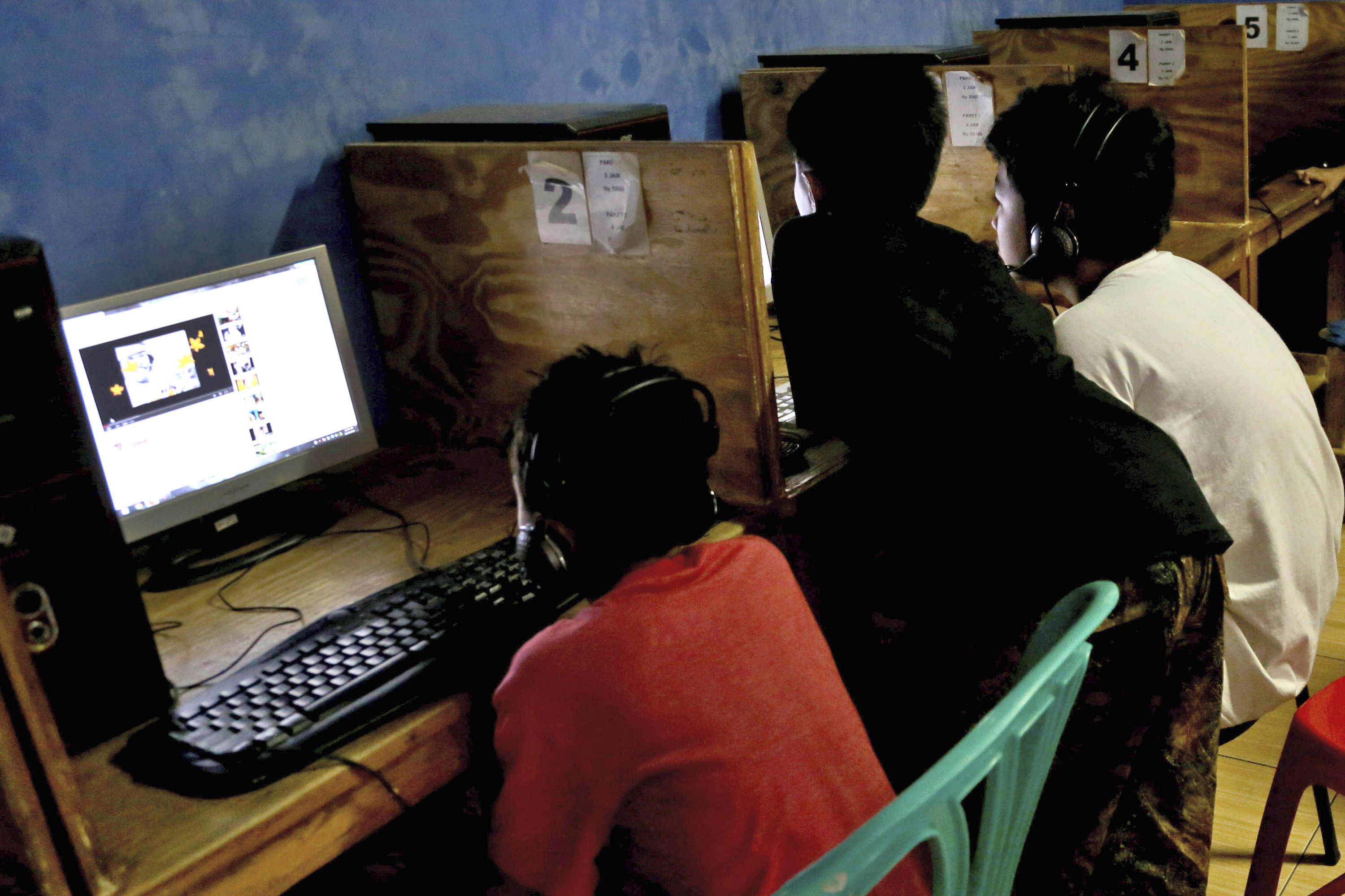 Advocates condemn psych techniques used to keep kids online