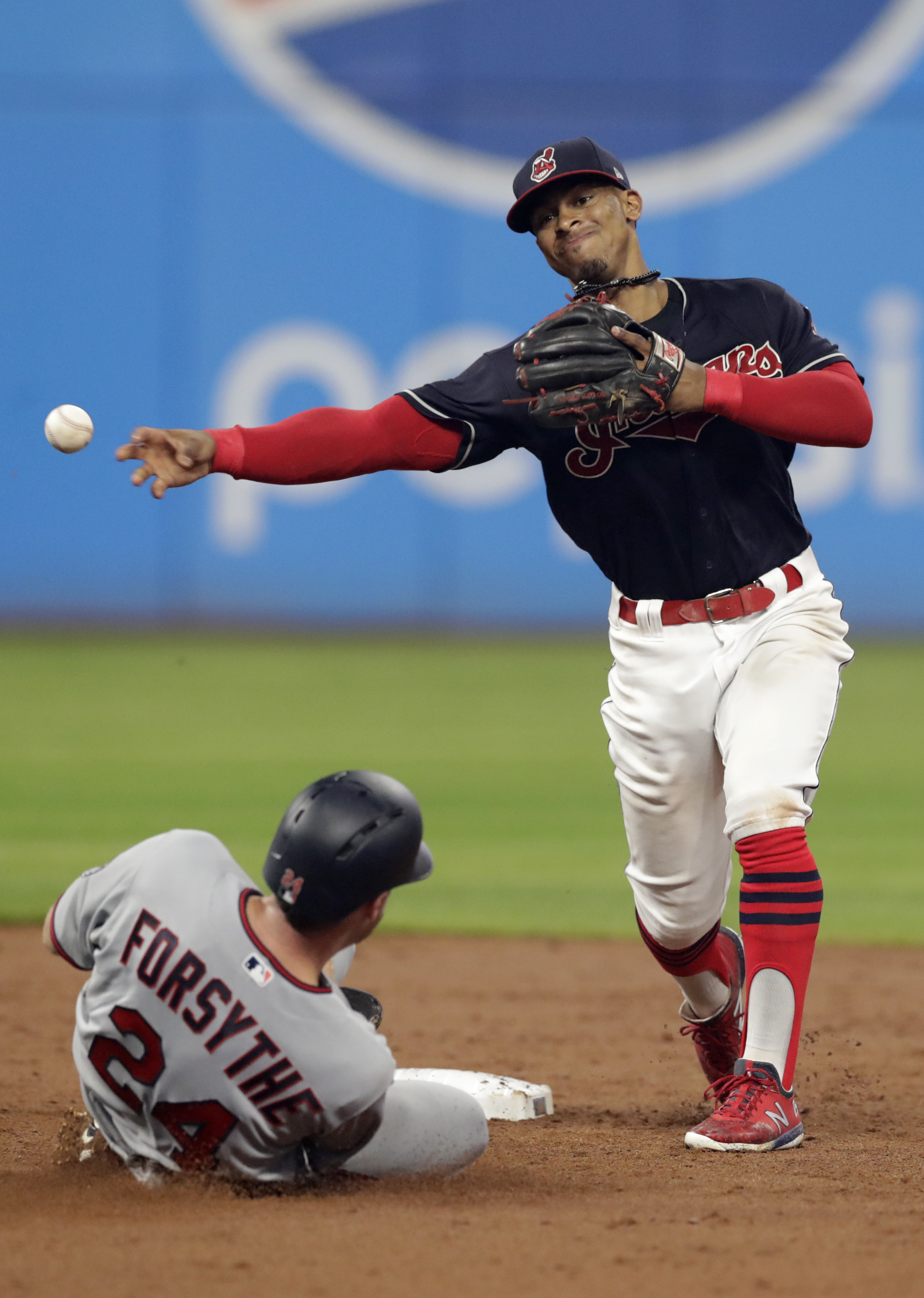Rodney K's Lindor to end Twins' 3-2 win over Indians