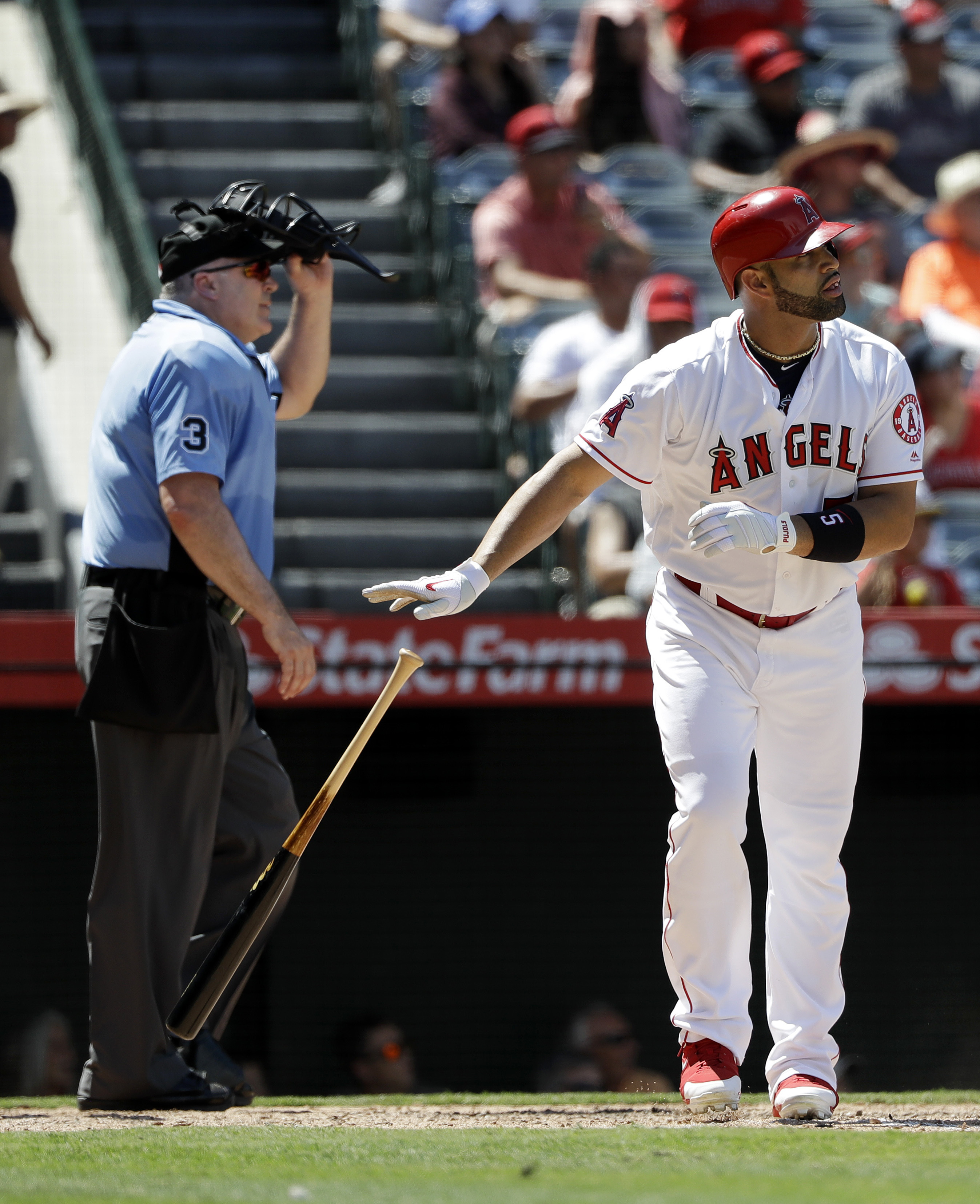 Upton, Pujols, Calhoun homer in Halos' 6-0 win over Tigers