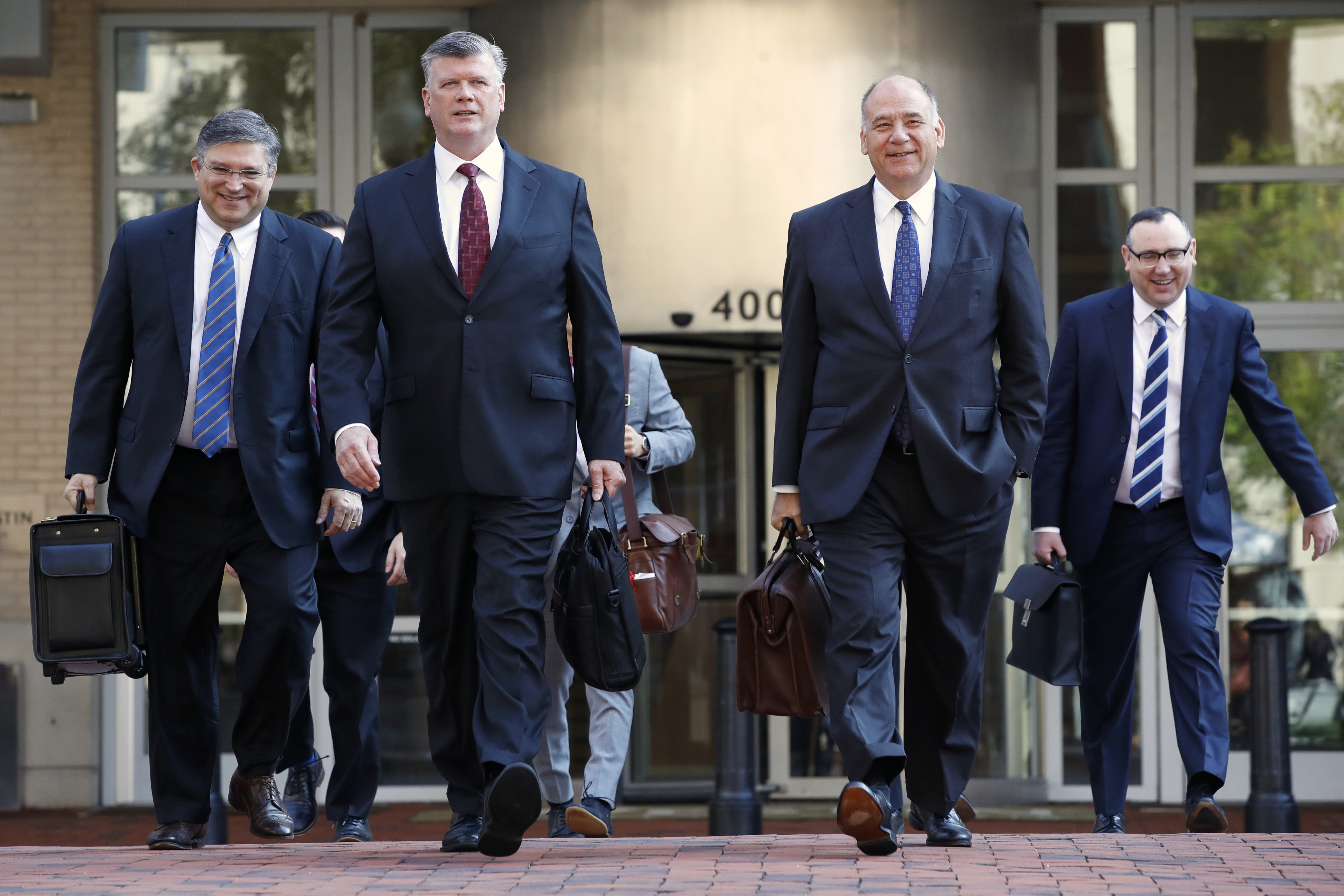 Prosecutors shift focus to fraud charges in Manafort trial