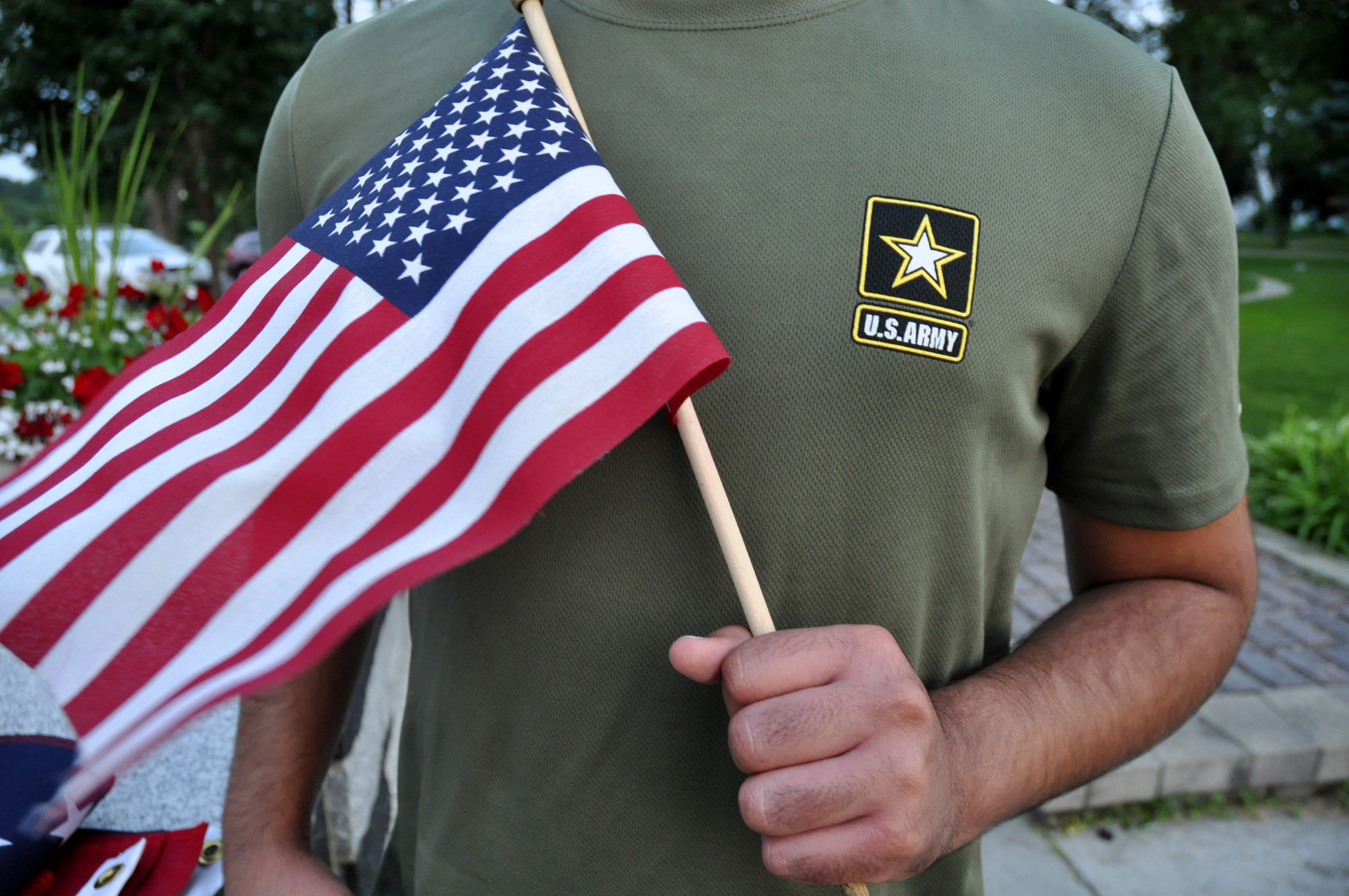 For now, Army suspends discharges of immigrant recruits