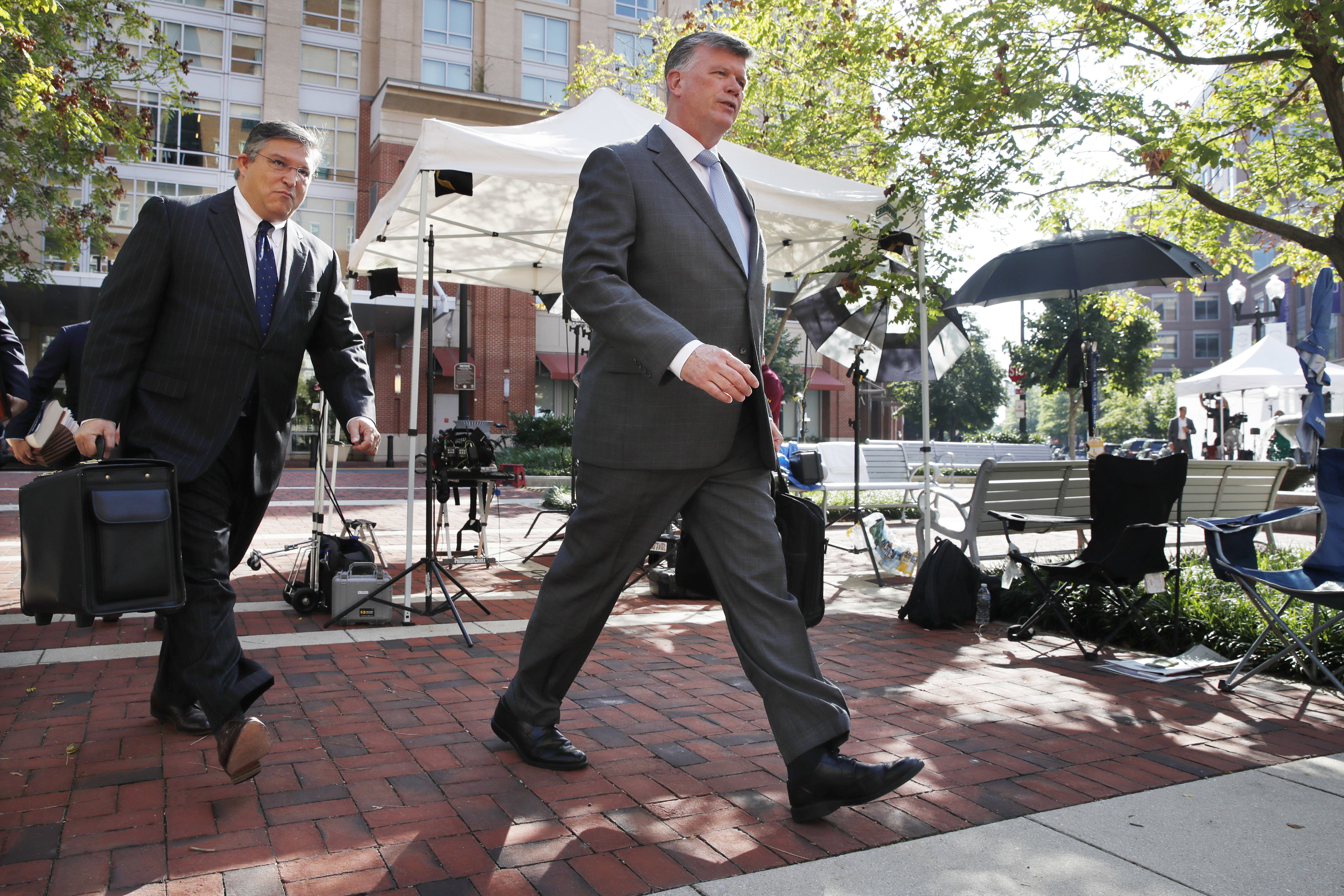 The Latest: Bank exec unaware of Manafort's alleged lies