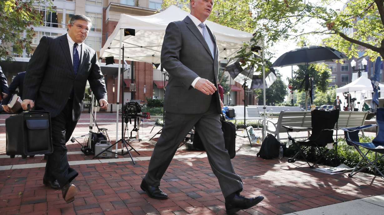 The Latest: Bank exec unaware of Manafort's alleged lies