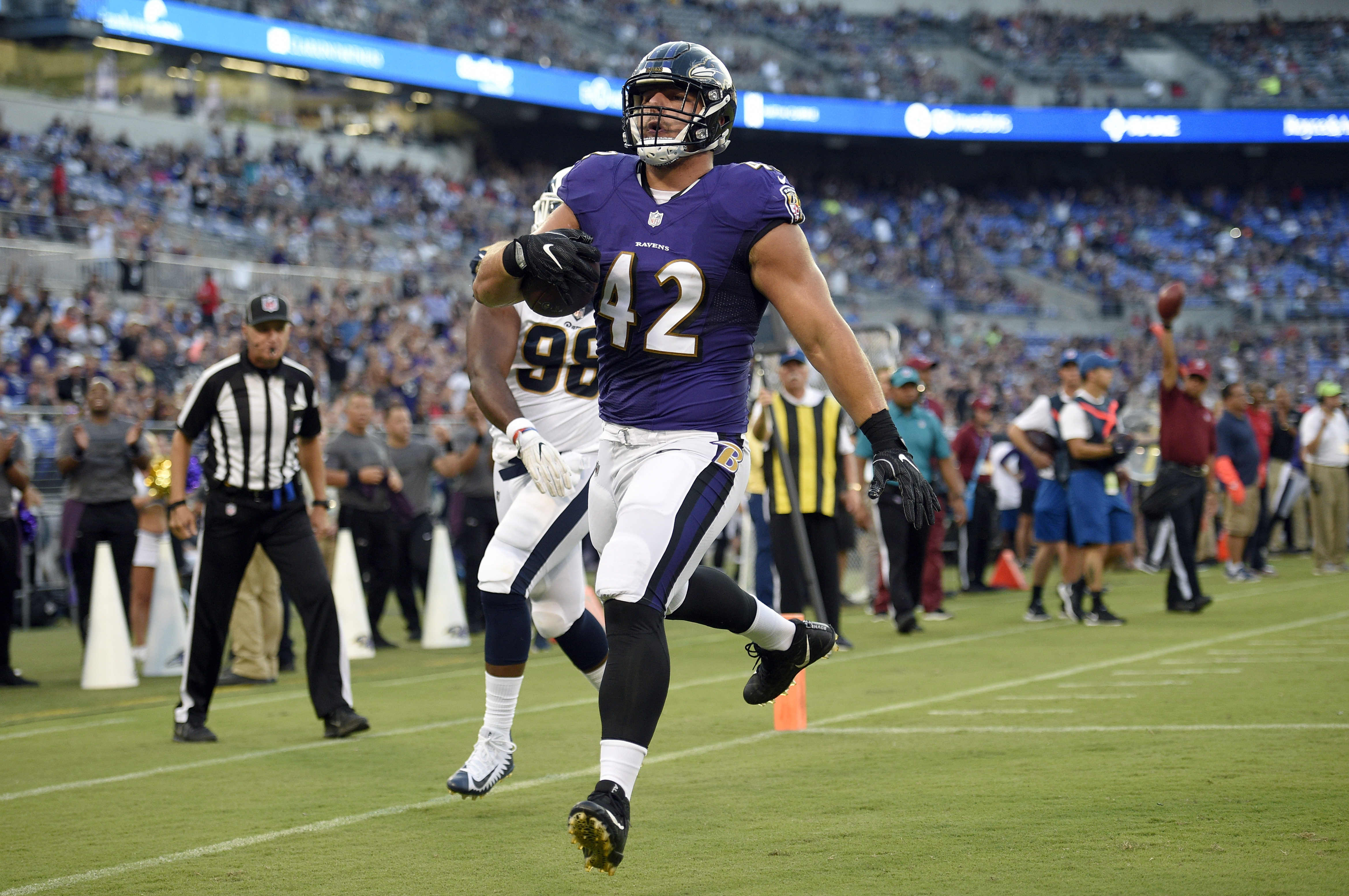 Flacco, Jackson lead TD drives as Ravens beat Rams 33-7