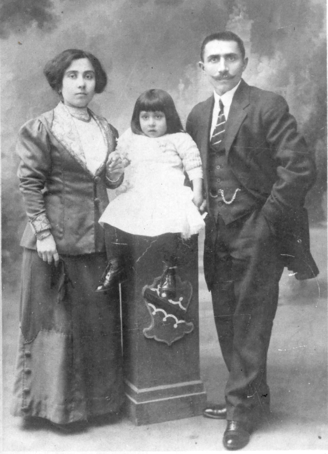 2 brothers pay respects as Marine killed in WWII is buried