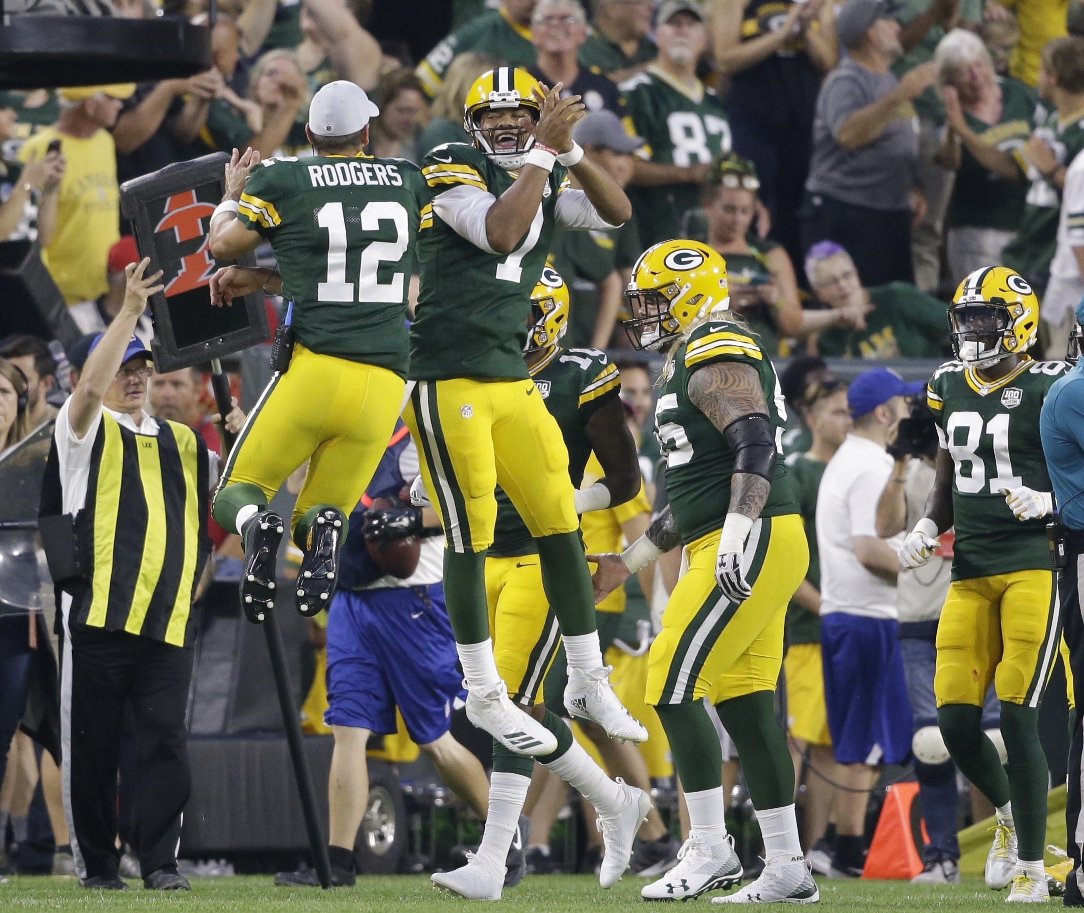 Aaron Rodgers throws TD pass, Packers top Steelers 51-34