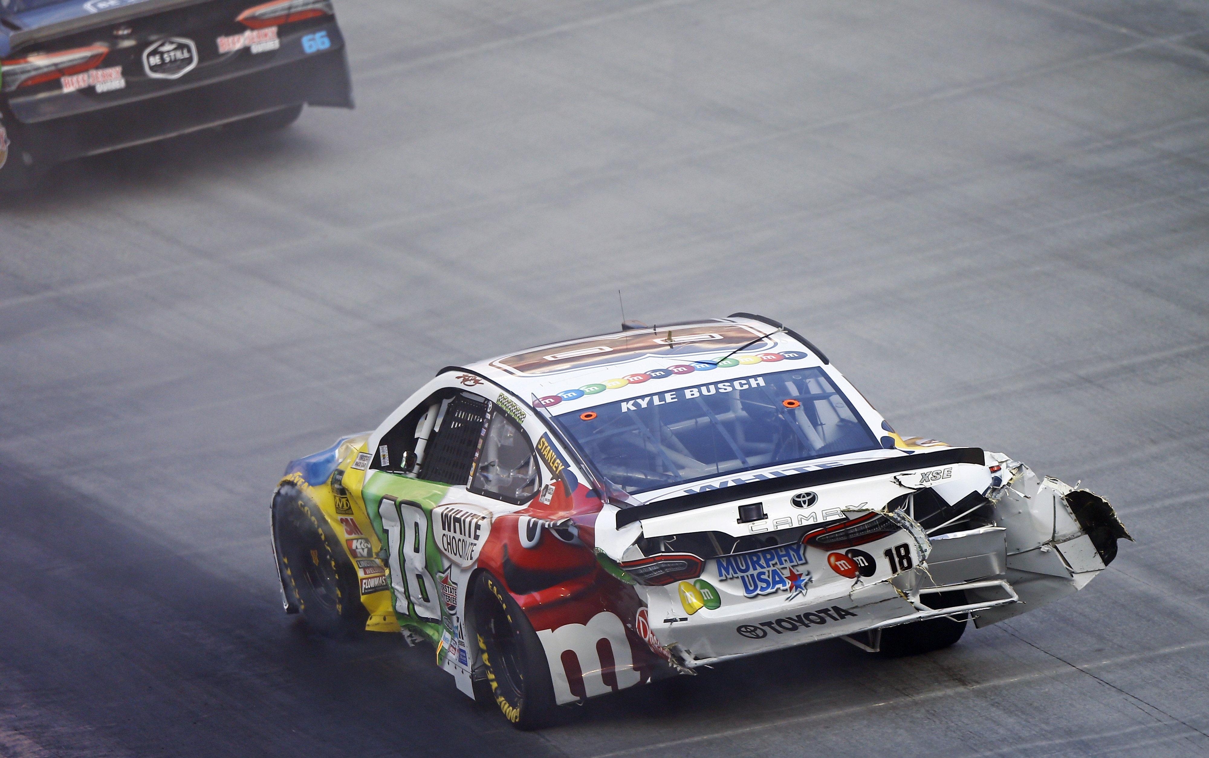 Kyle Busch not his usual dominant self at Bristol this time
