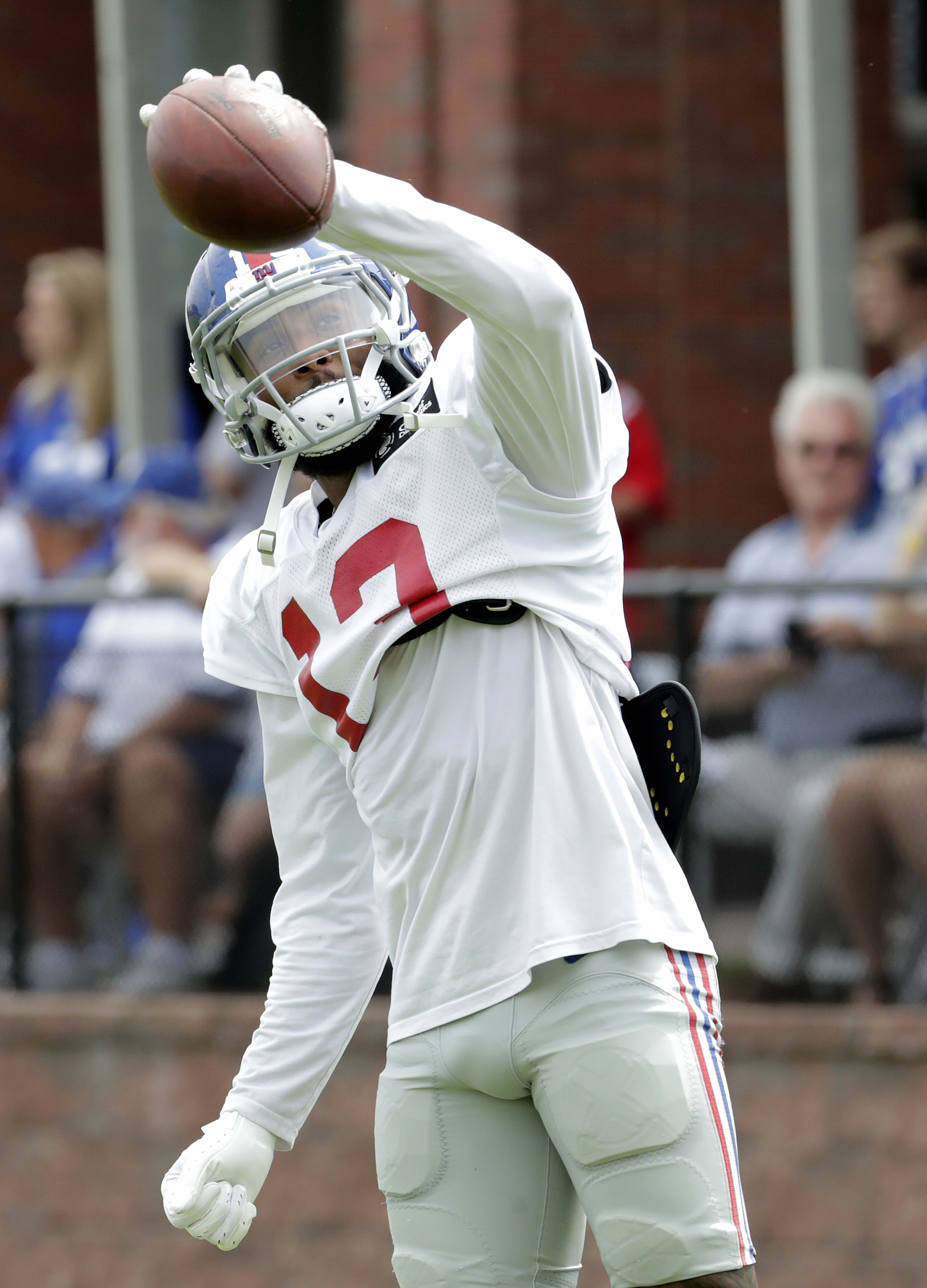 Manning has no problem dealing with kids on New York Giants