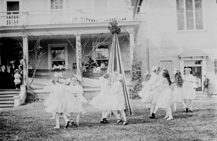 Students at Rowland Hall-St. Mark's School in 1911 (Photo: Utah State History)