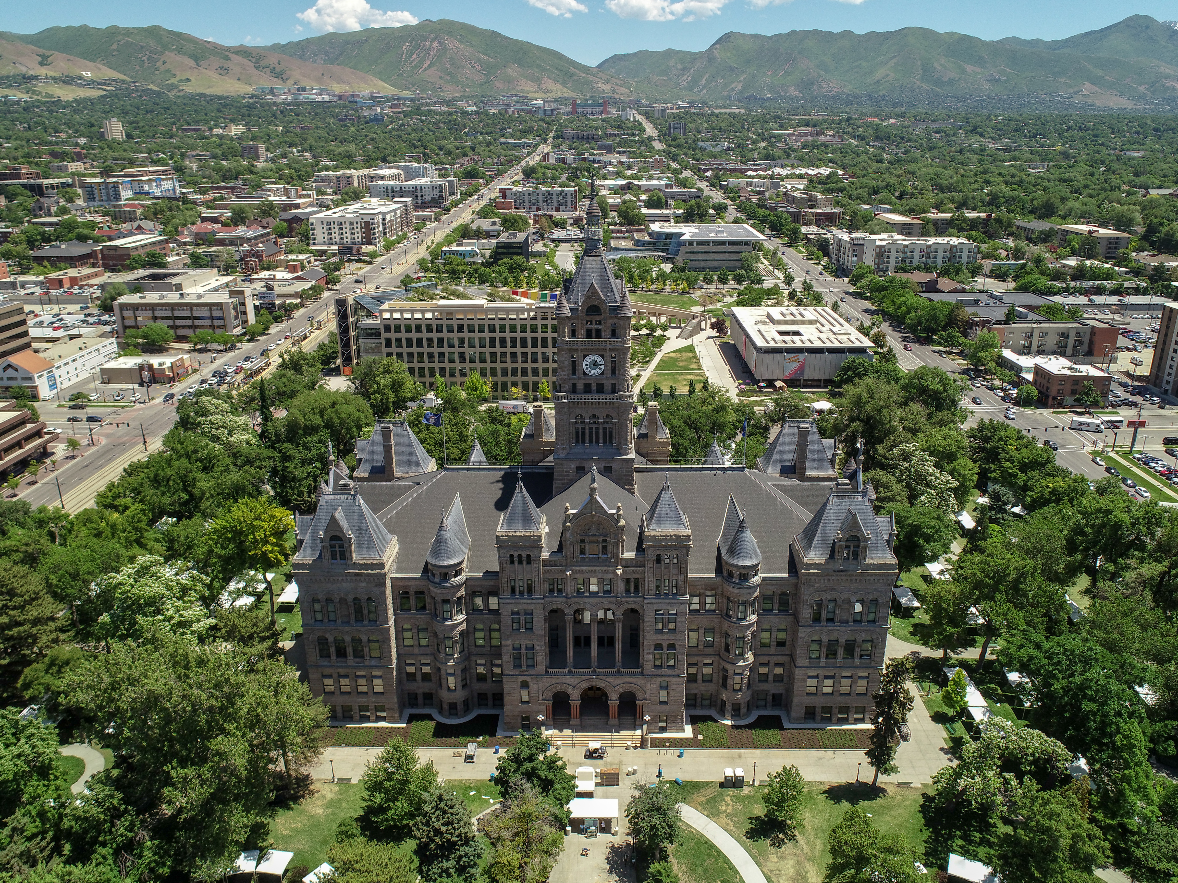 Most Salt Lake County incumbents take leads in early election night results