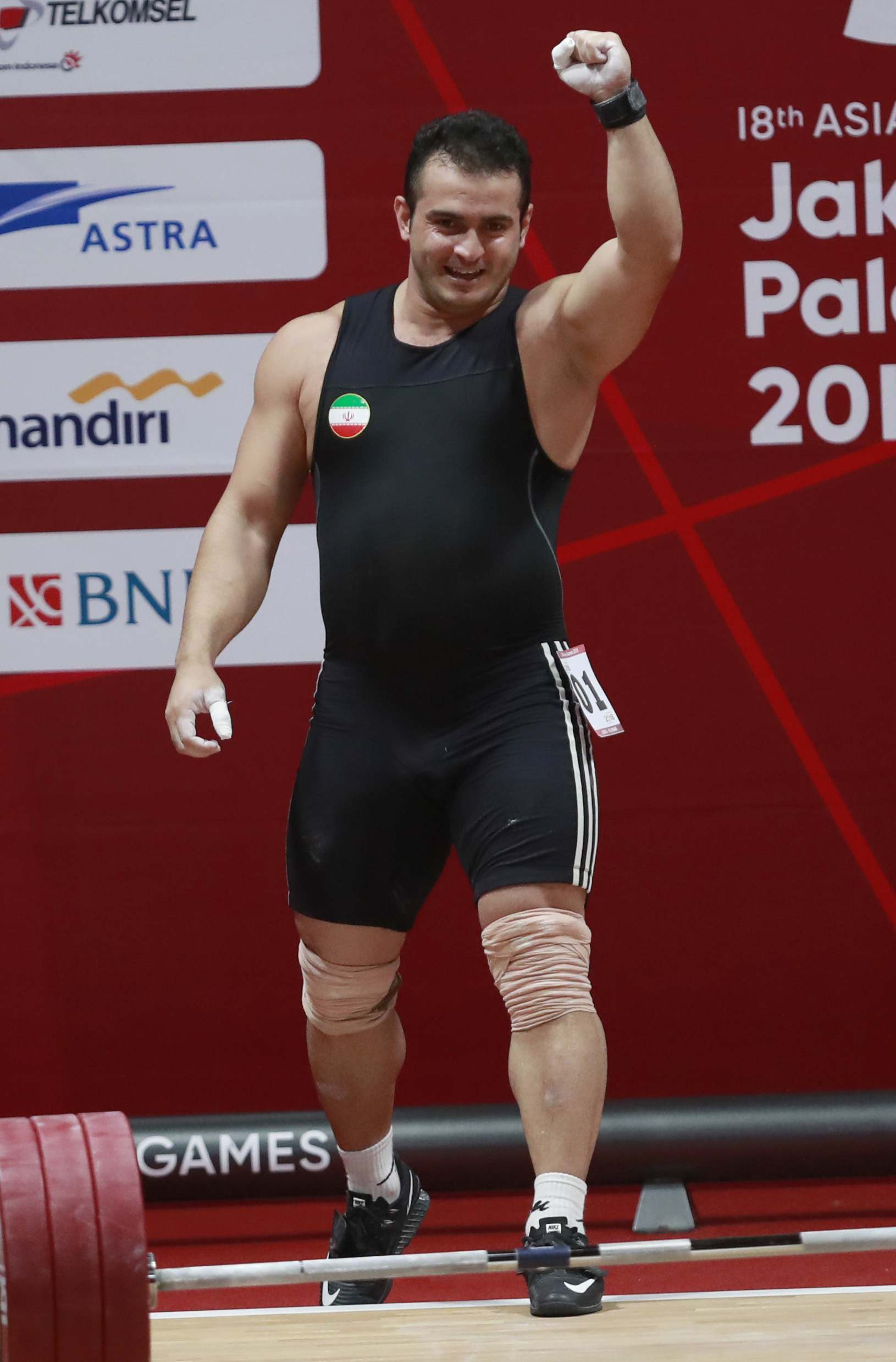 Moradi breaks long-standing weightlifting world record