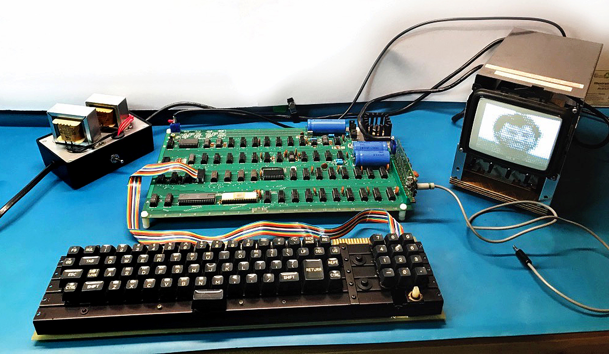 Functioning Apple computer built in 1970s up for auction