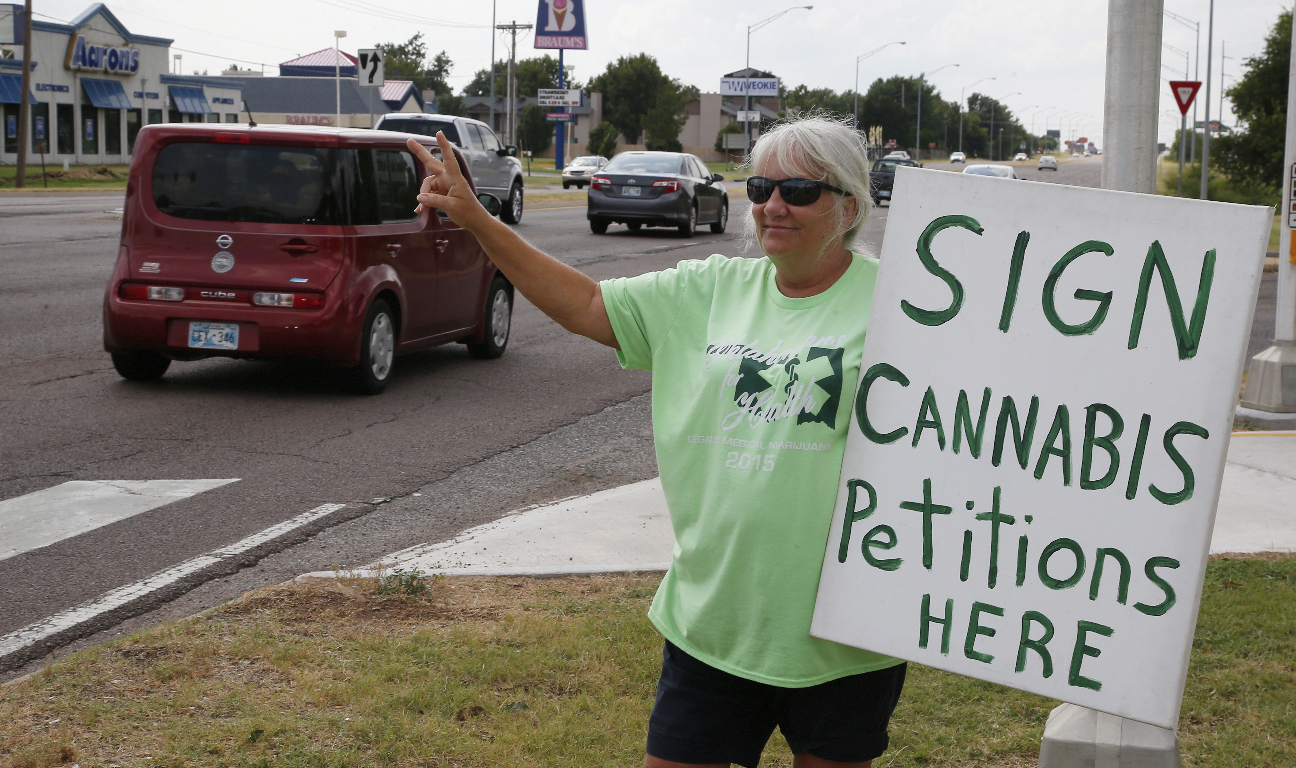 Oklahoma awards first medical marijuana patient licenses