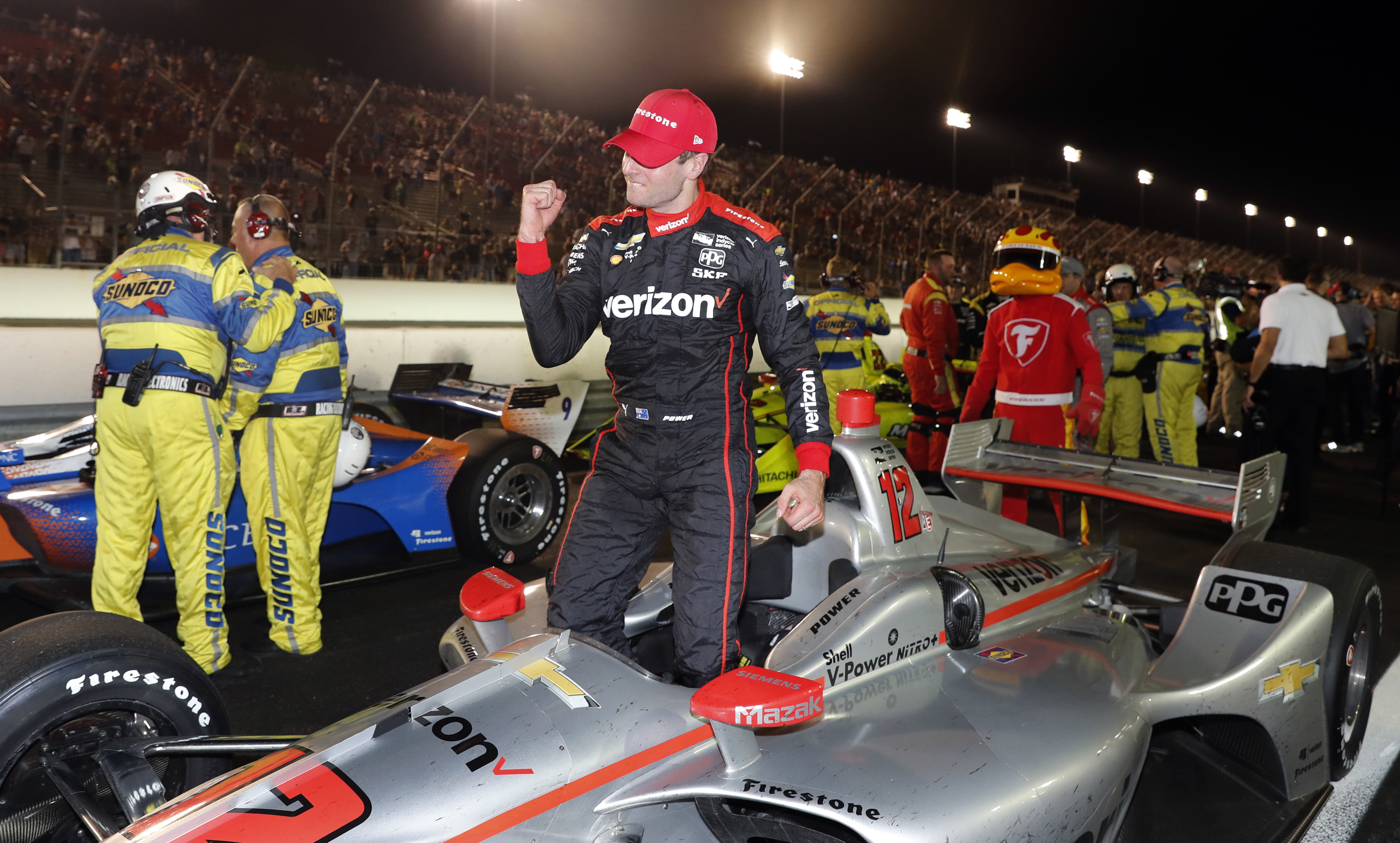 Dixon still leads as IndyCar championship chase tightens up