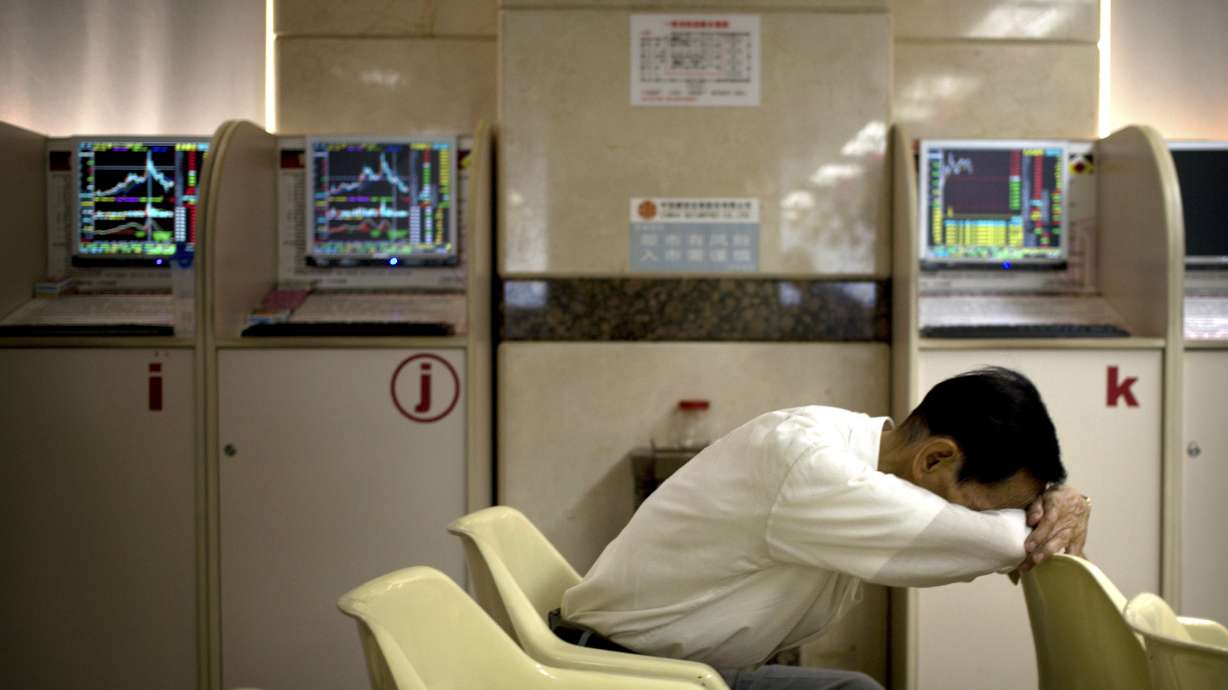 Global stocks steady as US markets appear to lose momentum