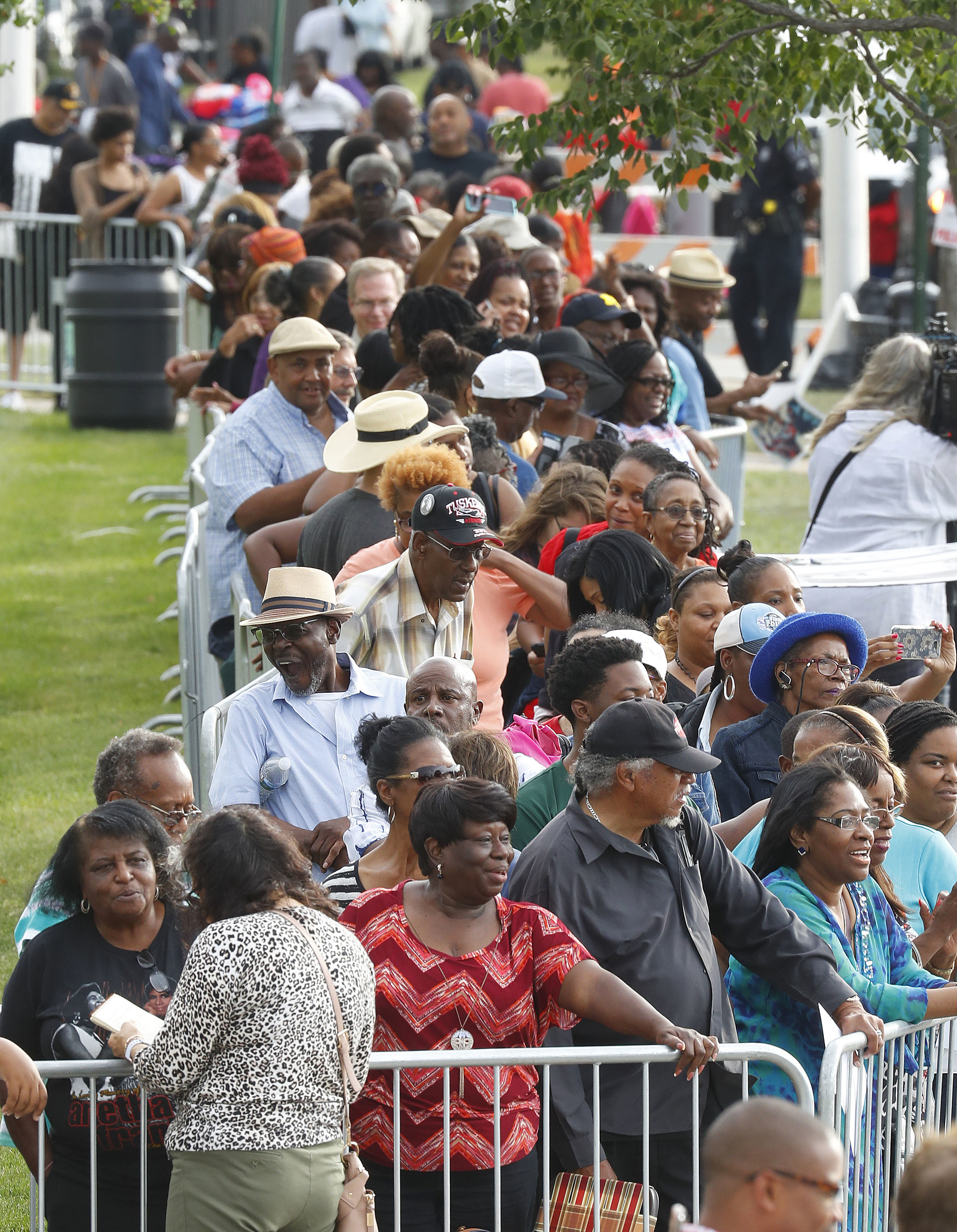 The Latest: Franklin dressed in blue for last public viewing