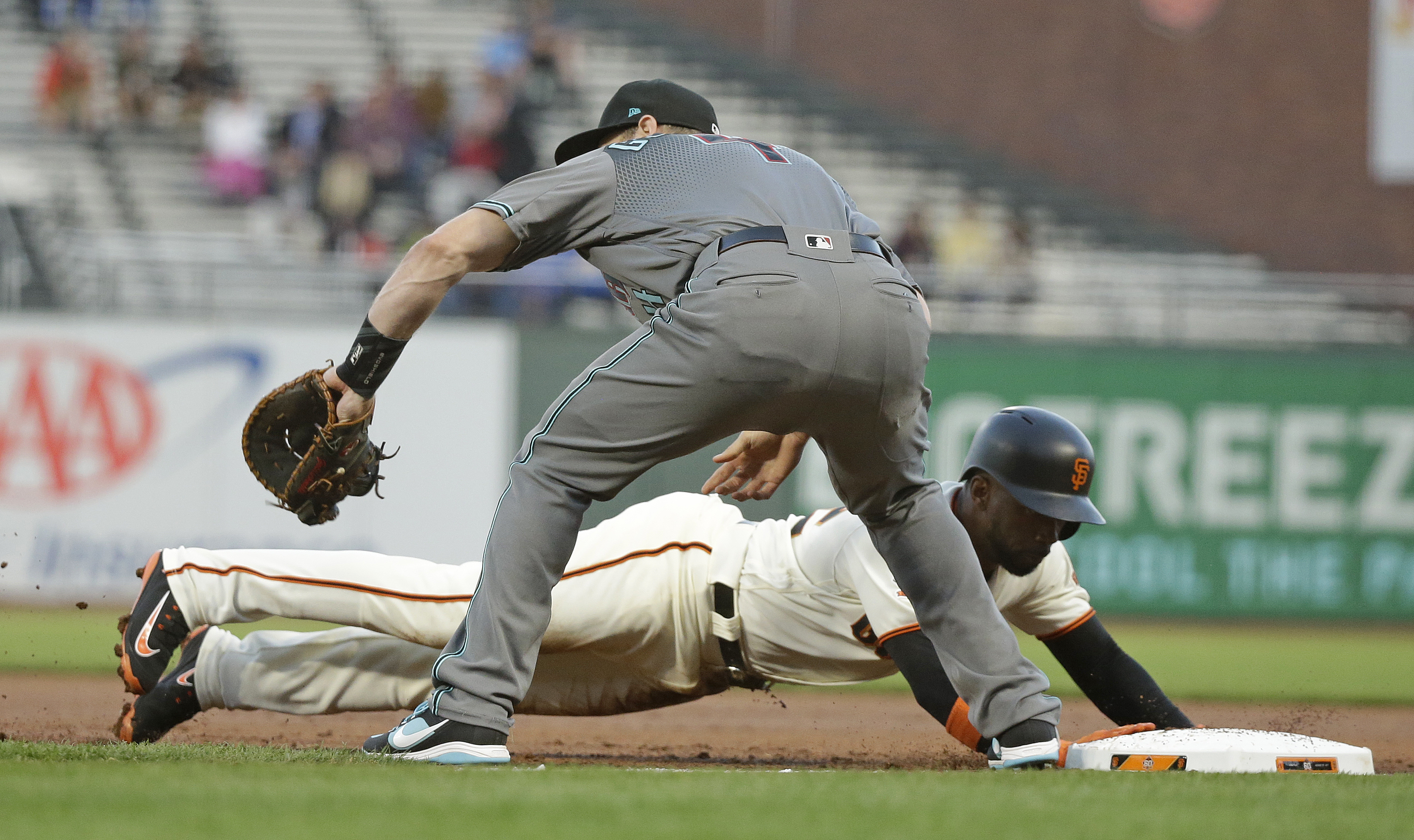 AP Source: Yankees near trade for Giants OF McCutchen