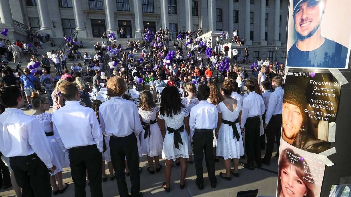 'We've all lost a child to this': Hundreds gather on Utah capitol steps for overdose awareness