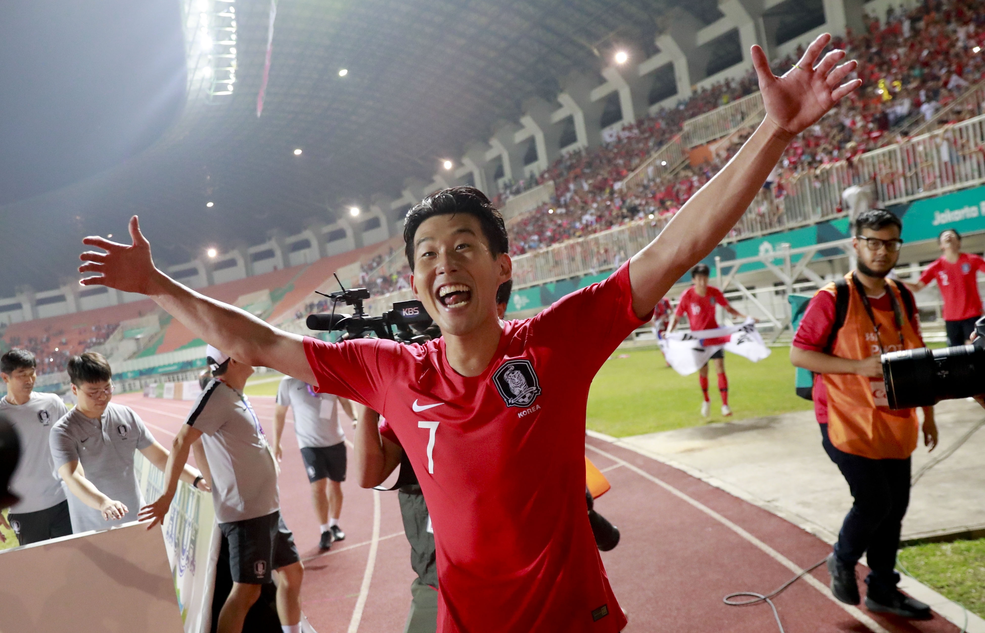 Tottenham's Son avoids military duty with Asian Games gold