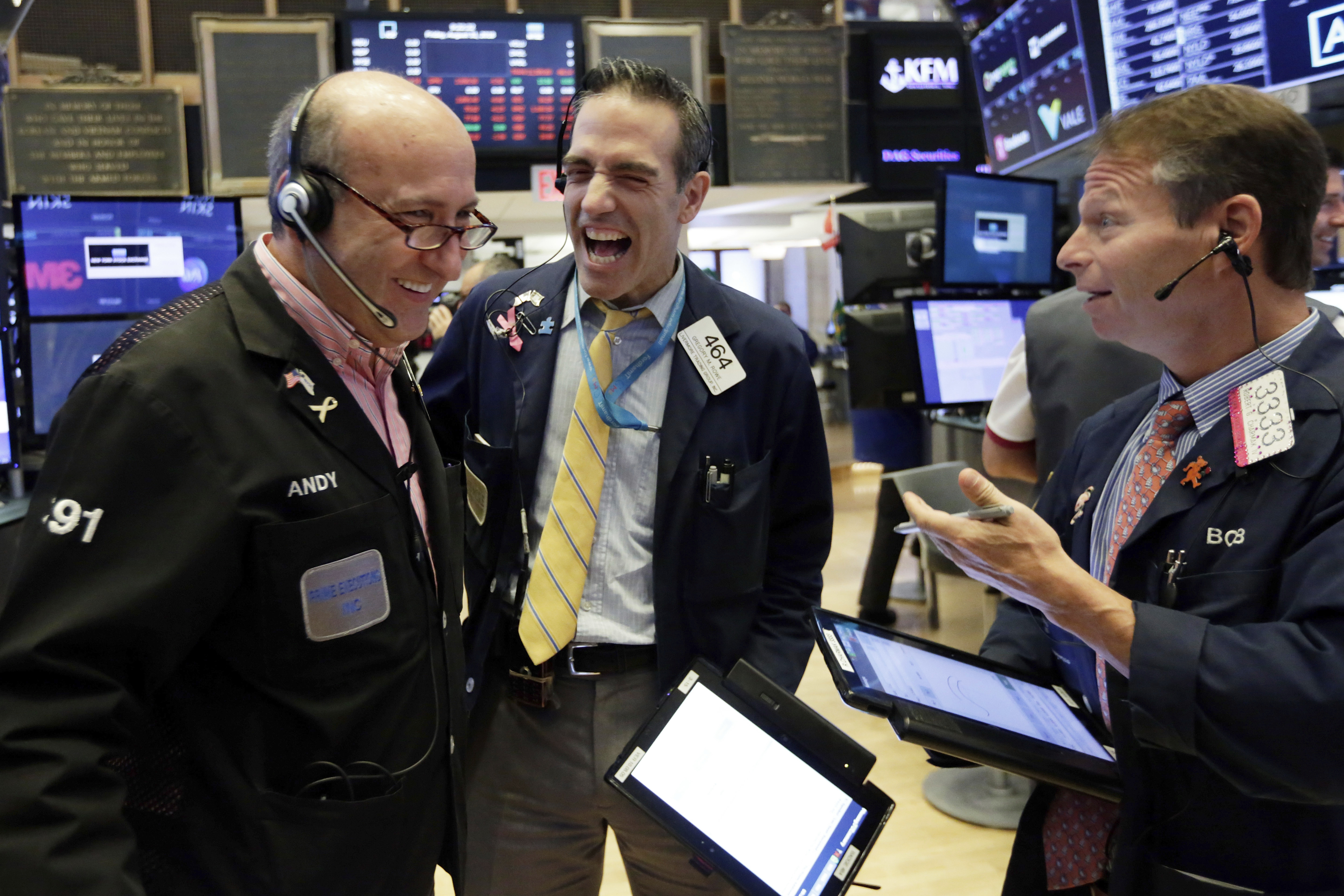 Asian shares dip amid growing worry over US-Canada trade