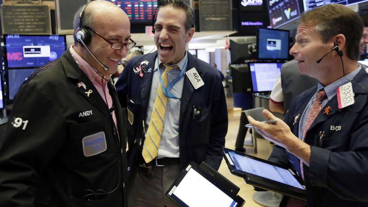 Asian shares dip amid growing worry over US-Canada trade