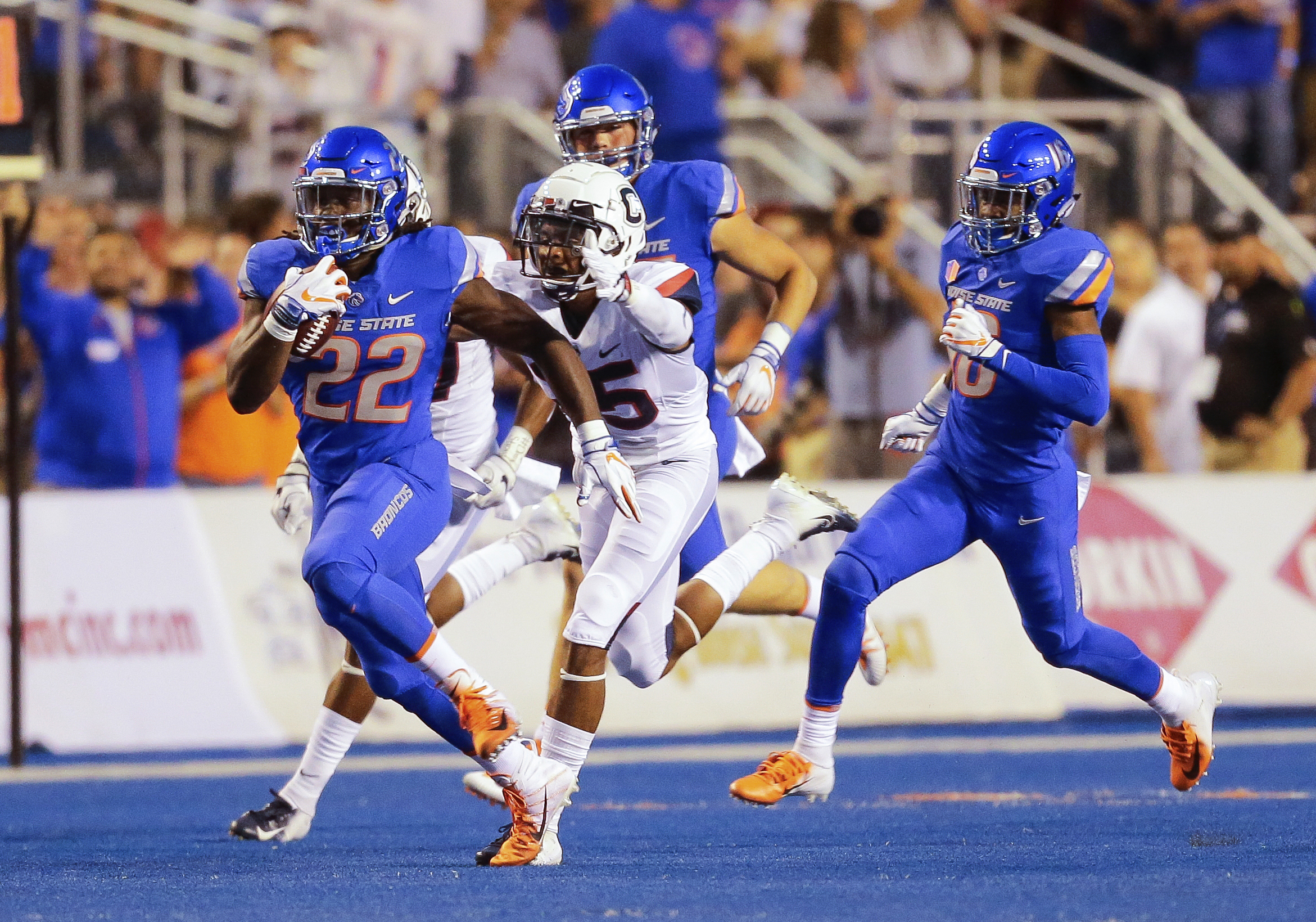 Boise State rolls past UConn in record-setting win, 62-7