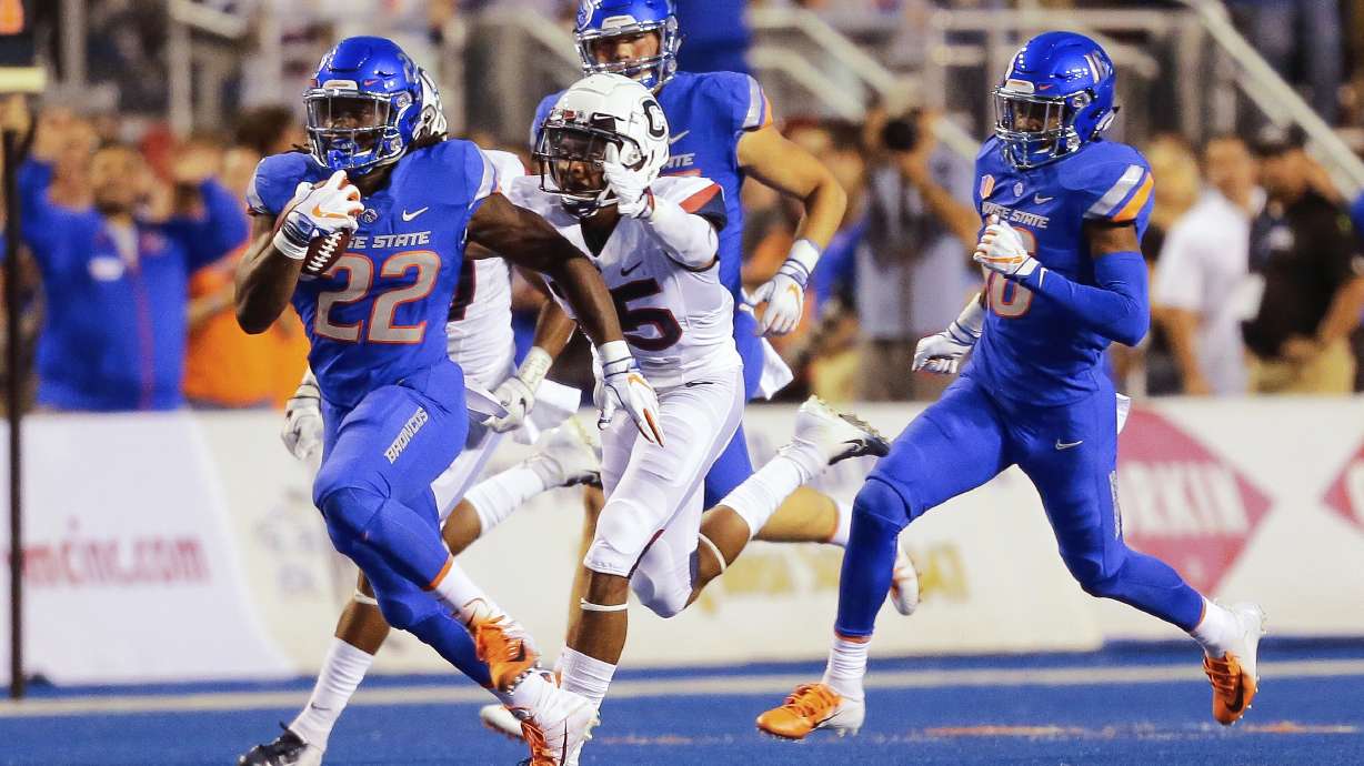 Boise State rolls past UConn in record-setting win, 62-7