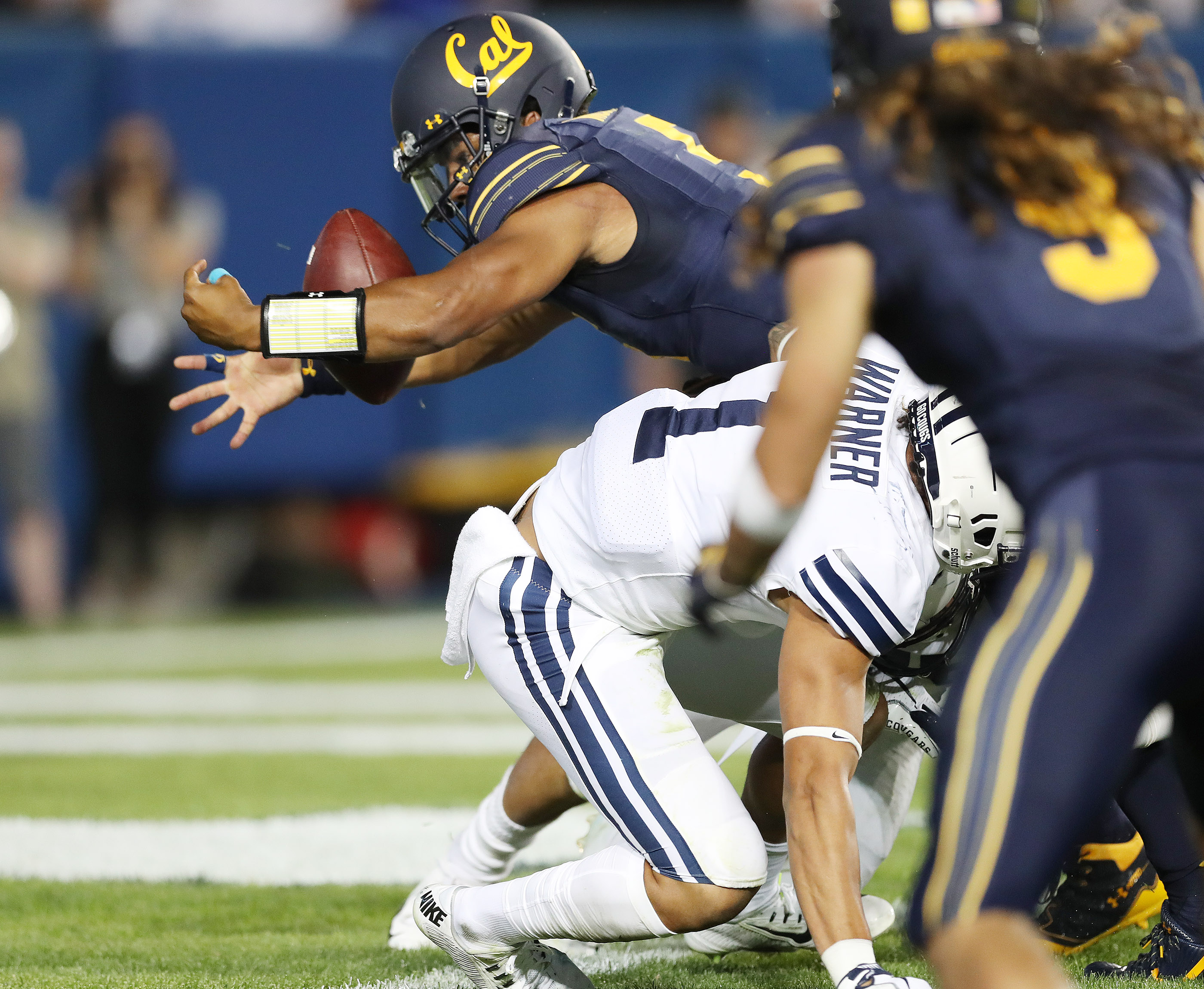 California Golden Bears quarterback Brandon McIlwain (5) scores on BYU in Provo on Sunday, Sept. 9, 2018. BYU lost 31-28. (Photo: Jeffrey D. Allred, Deseret News)