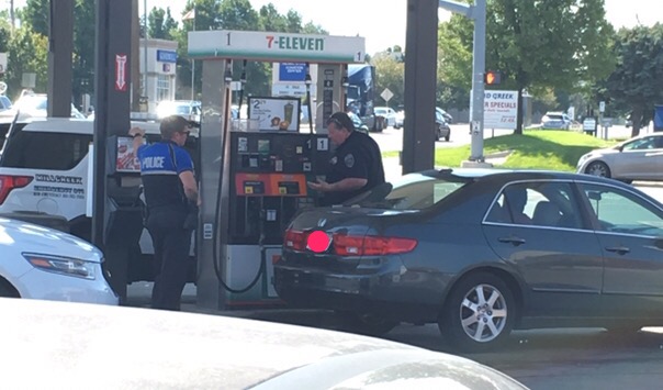 Make Your Week: Police officer pays for man's gas; lost phone gets returned
