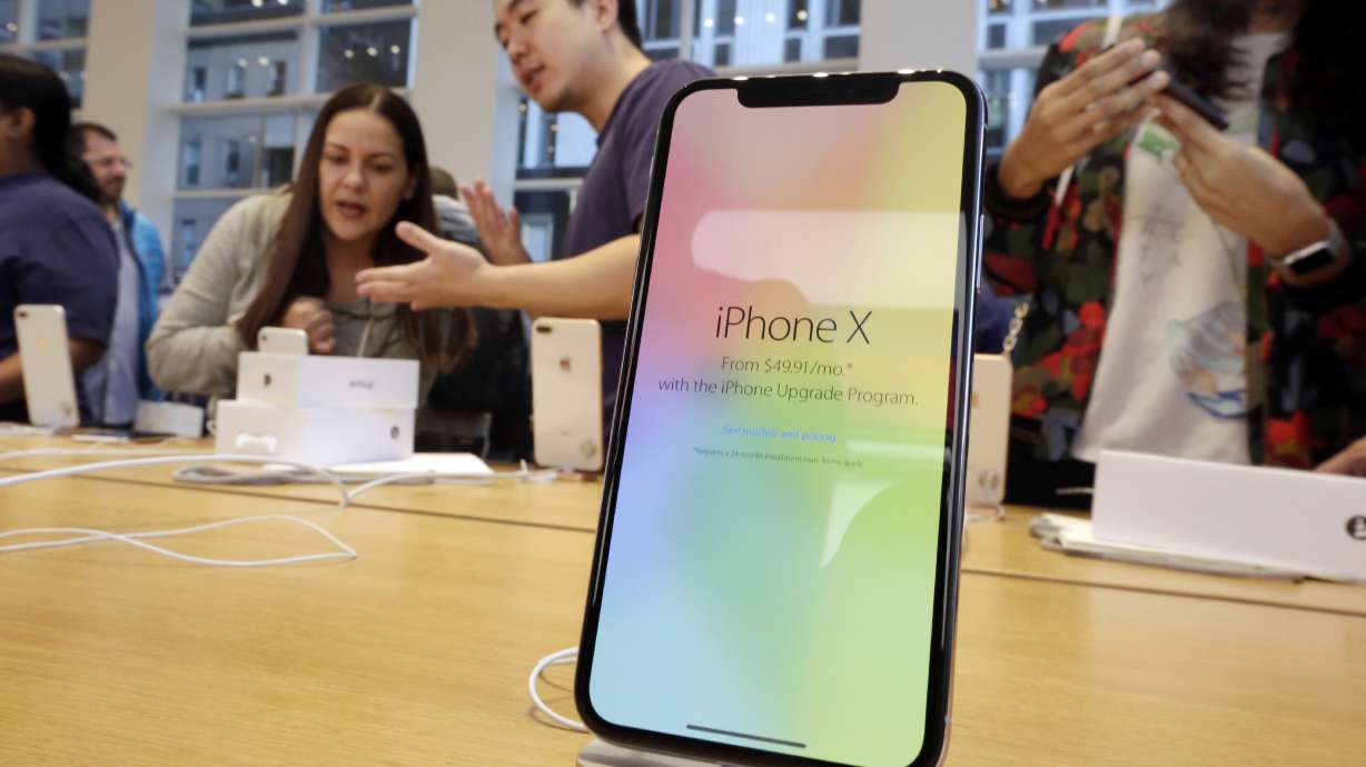 Apple expected to unveil bigger, pricier iPhone on Wednesday