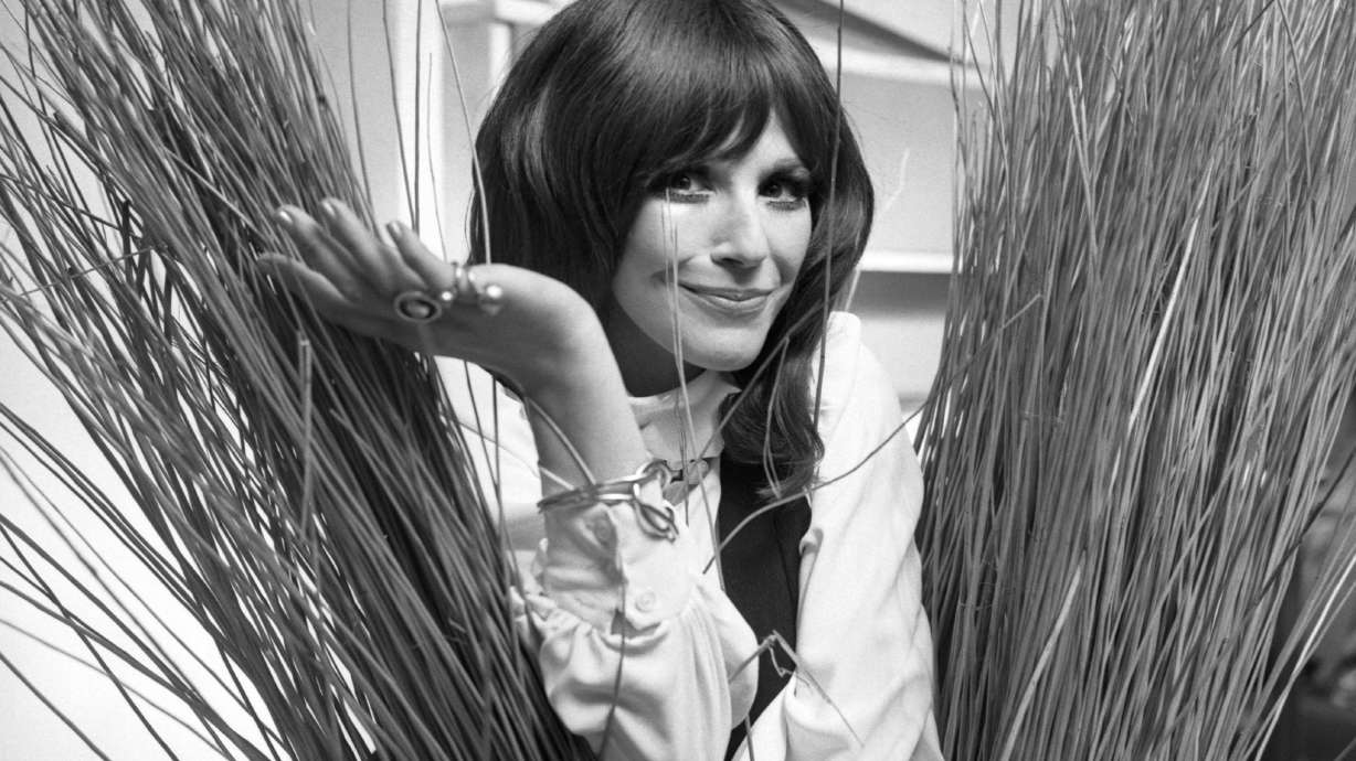 Fenella Fielding, star of 'Carry On' comedies, dies at 90
