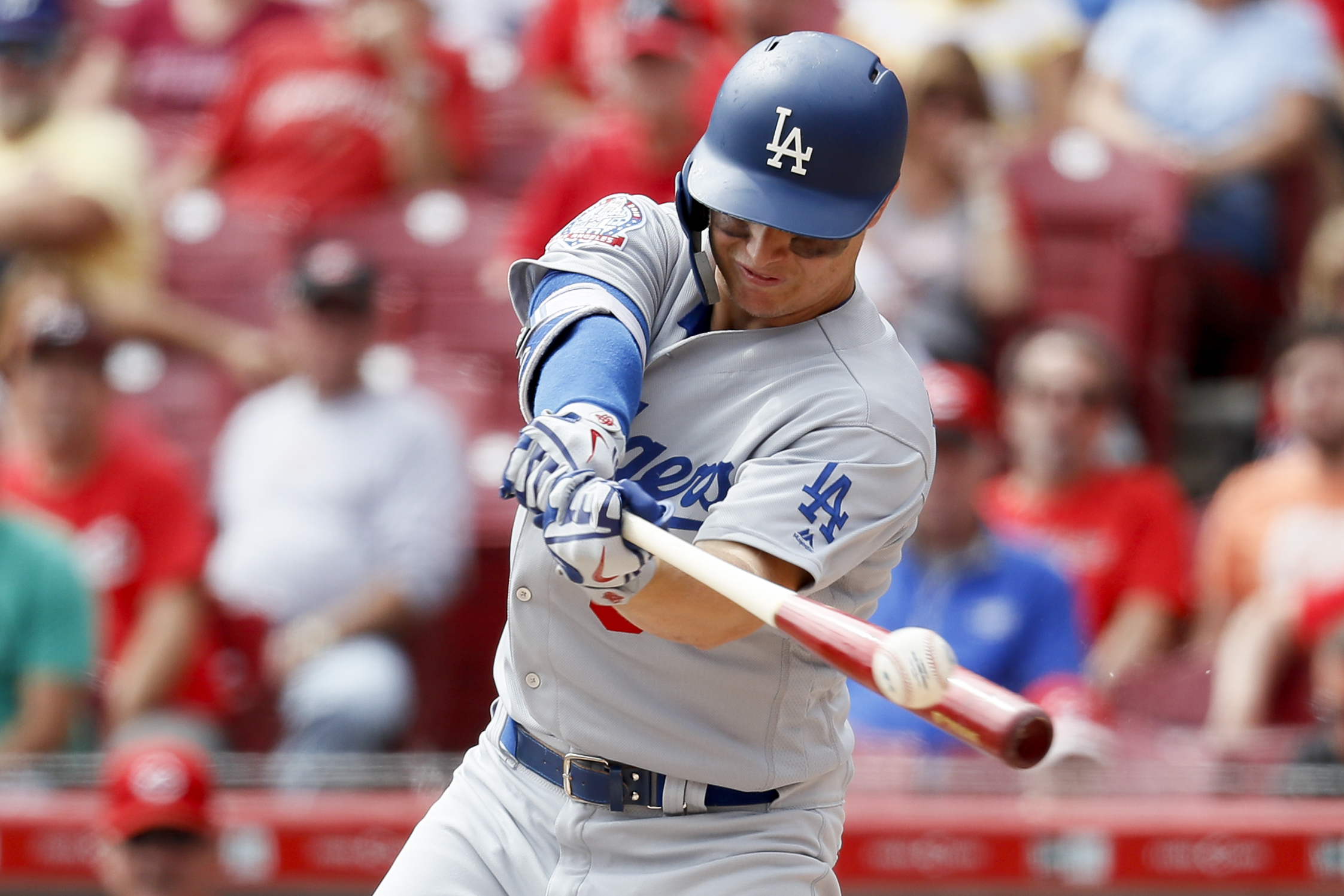 Dodgers avoid season sweep by Reds with 8-1 win