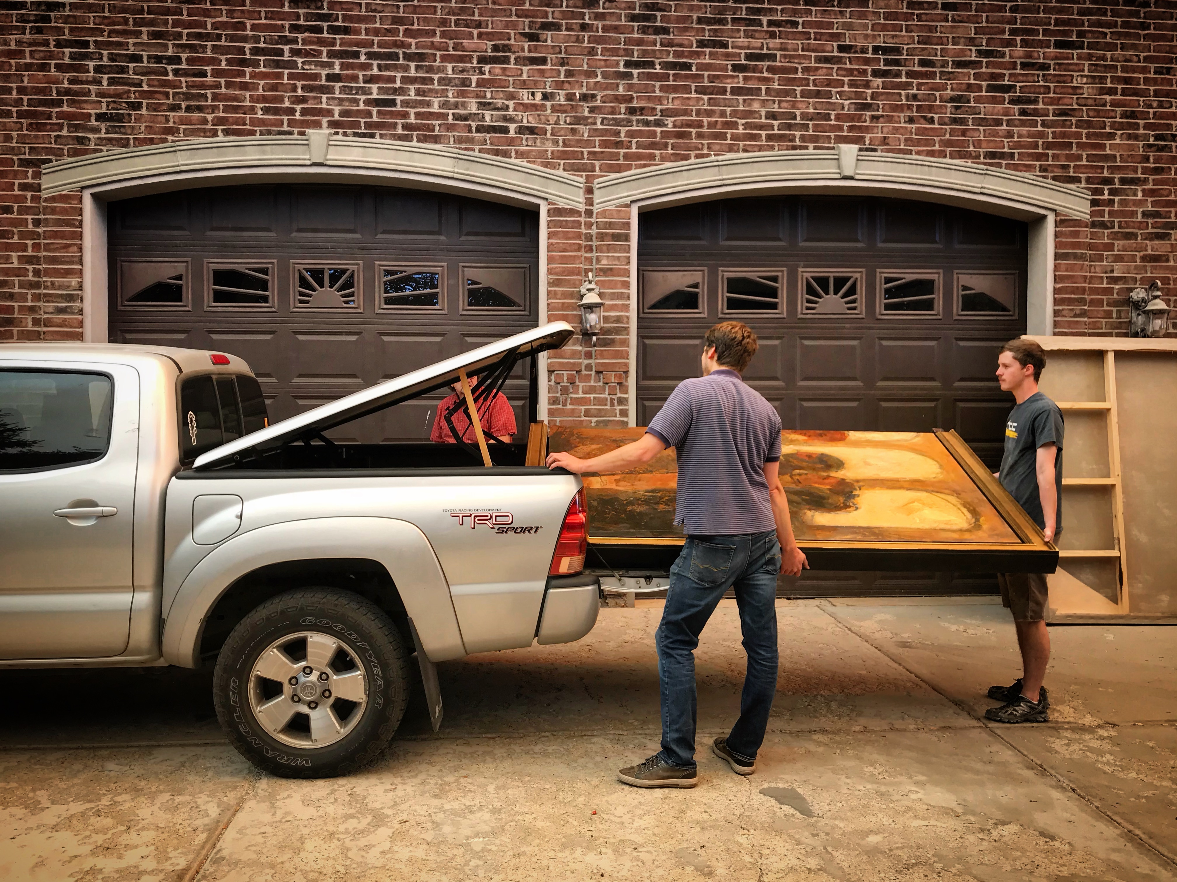 Pole Creek Fire evacuation poses unique challenge to artist in Woodland Hills